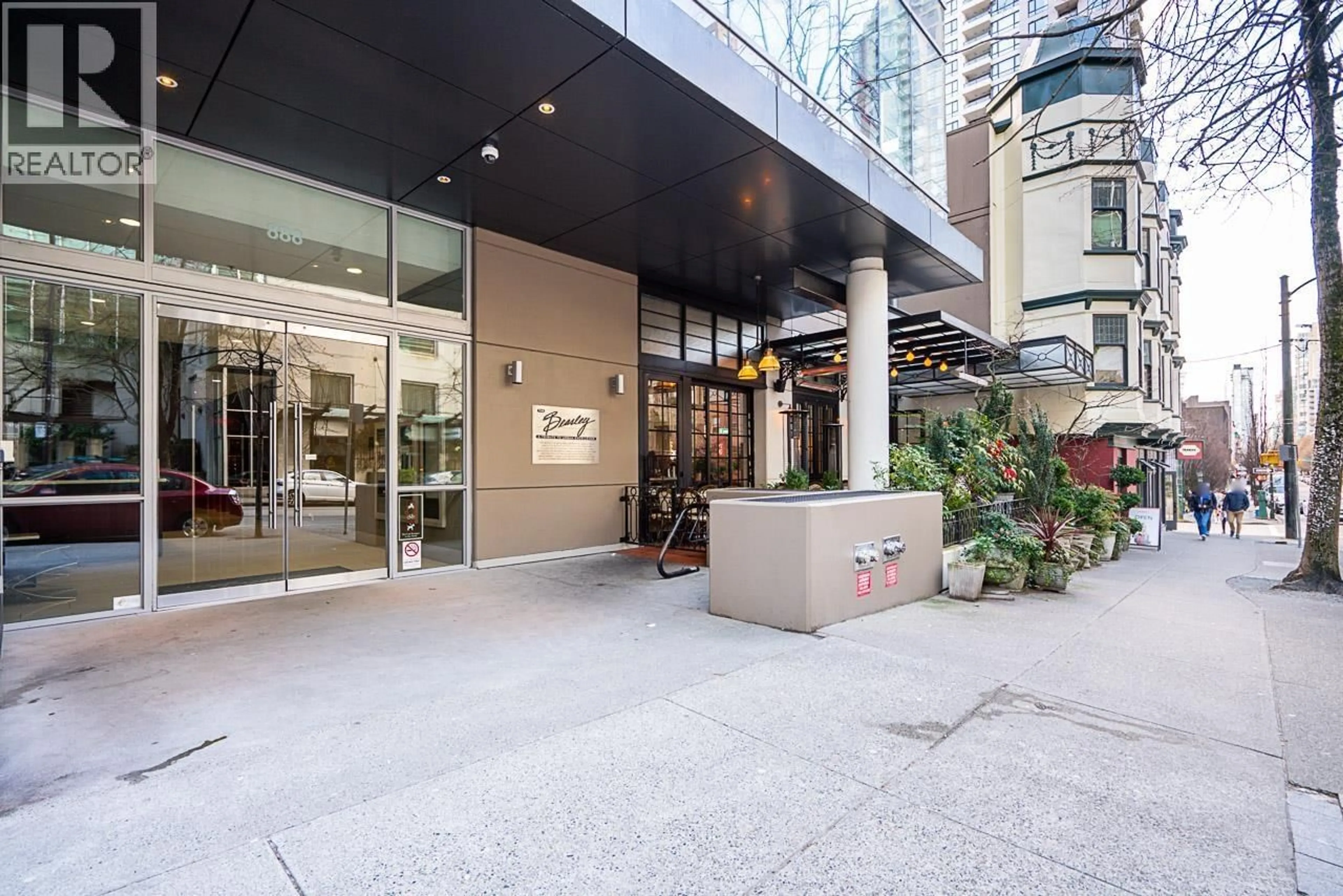 Indoor foyer for 2504 - 888 HOMER STREET, Vancouver British Columbia V6B0H7