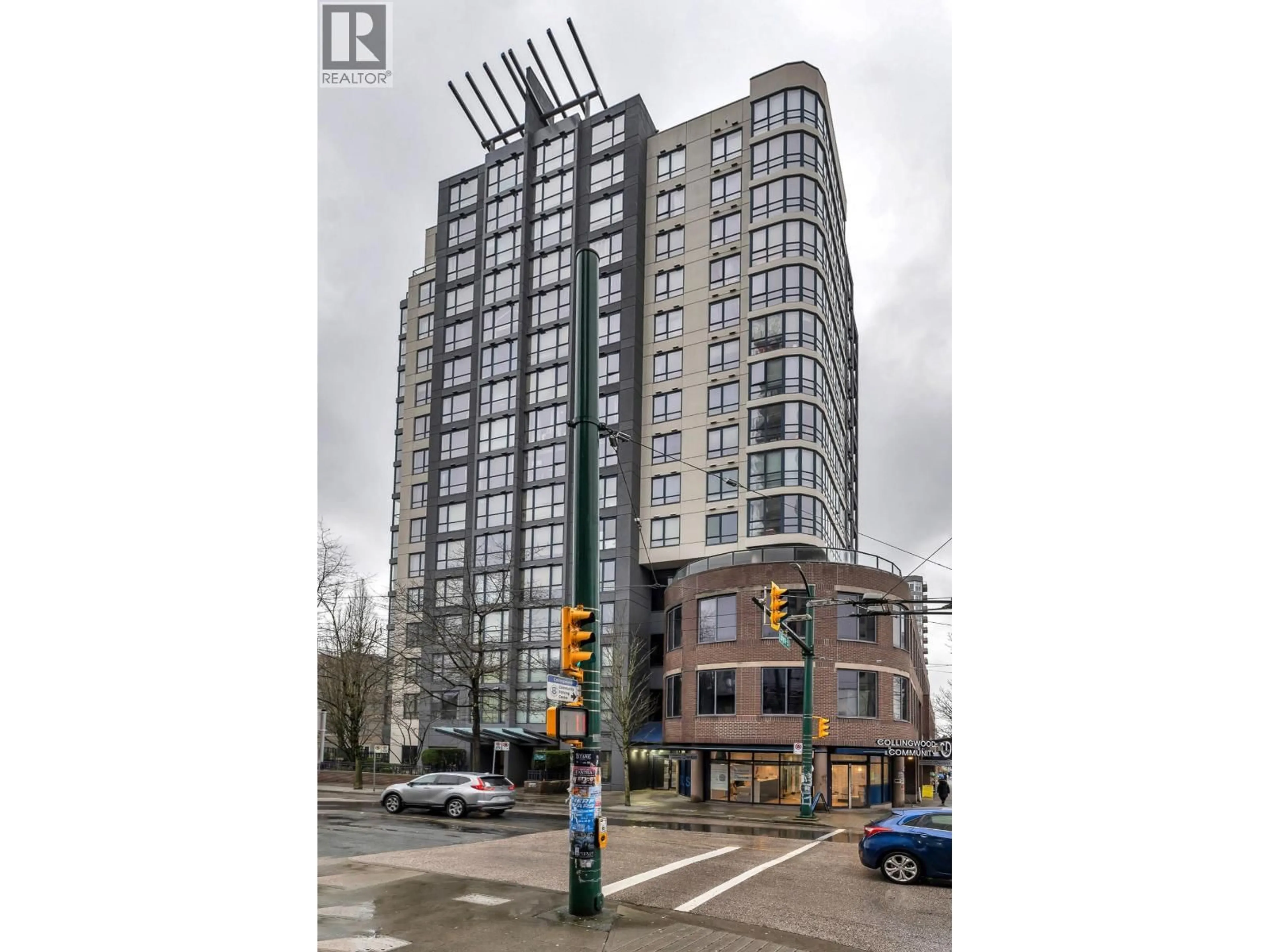 Indoor foyer for 205 - 3438 VANNESS AVENUE, Vancouver British Columbia V5R6E7