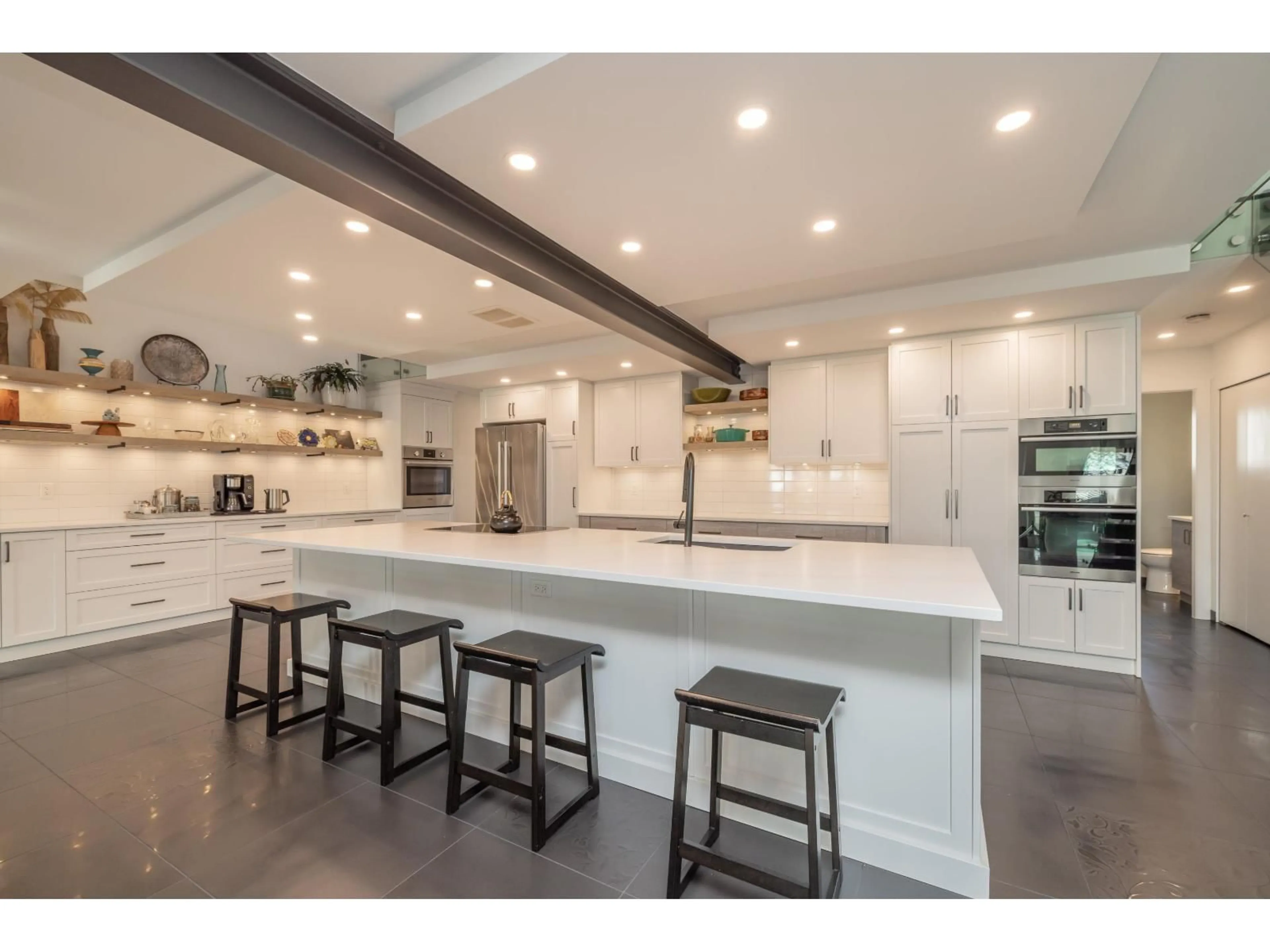 Open concept kitchen, ceramic/tile floor for 7 - 15161 PROSPECT AVENUE, White Rock British Columbia V4B4B8