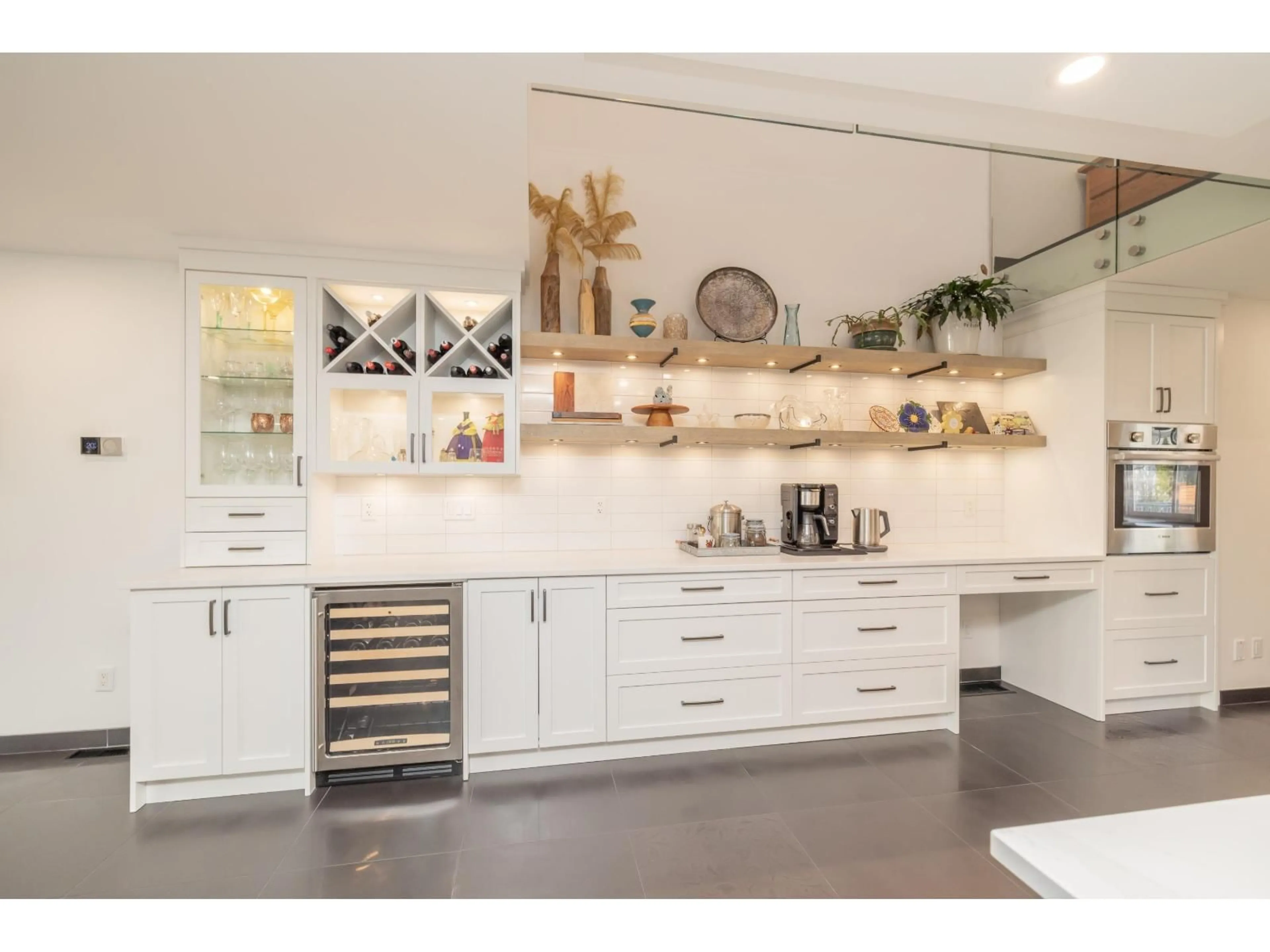 Contemporary kitchen, unknown for 7 - 15161 PROSPECT AVENUE, White Rock British Columbia V4B4B8