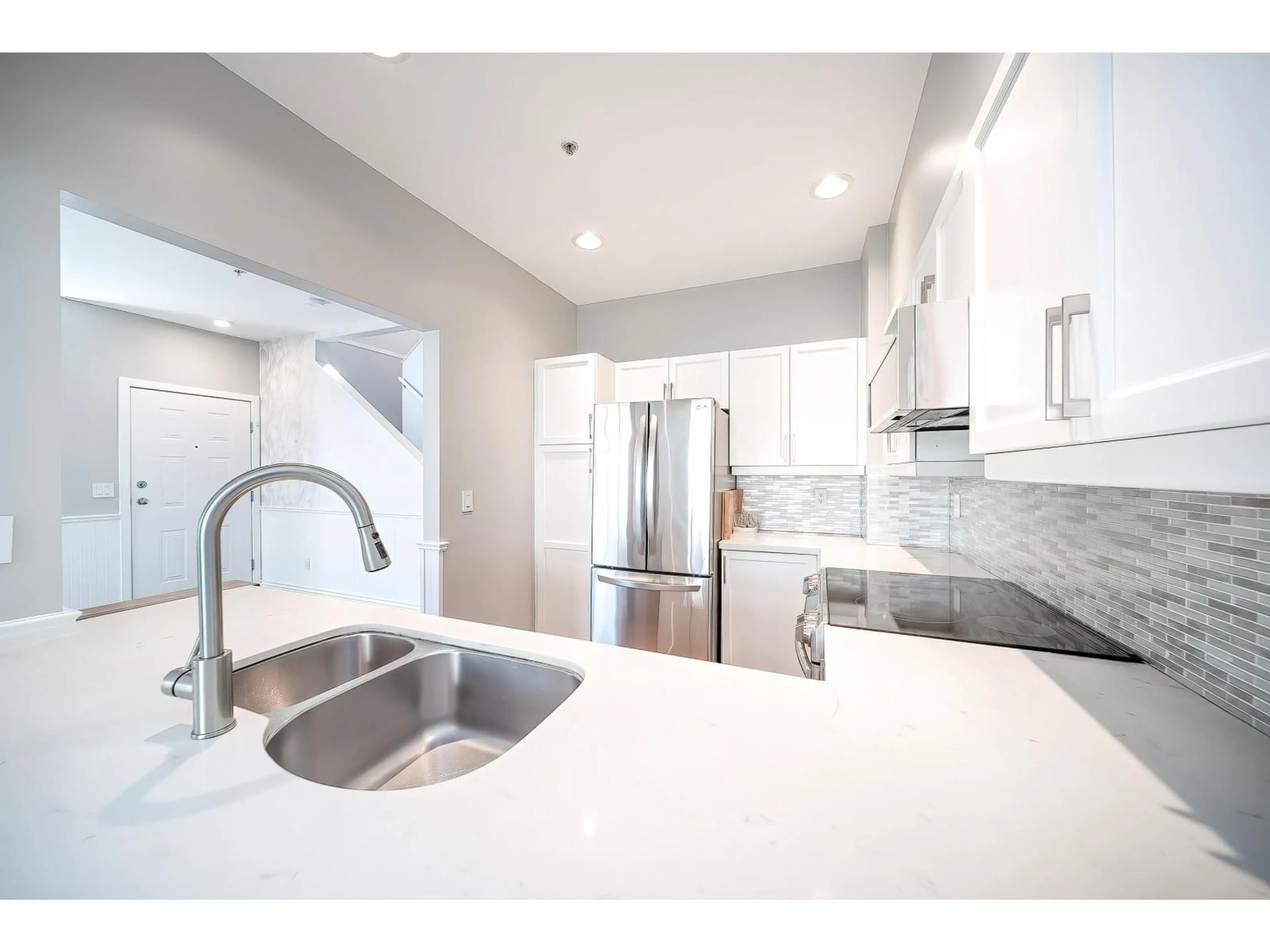 Open concept kitchen, ceramic/tile floor for 24 - 8568 209 STREET, Langley British Columbia V1M4C4