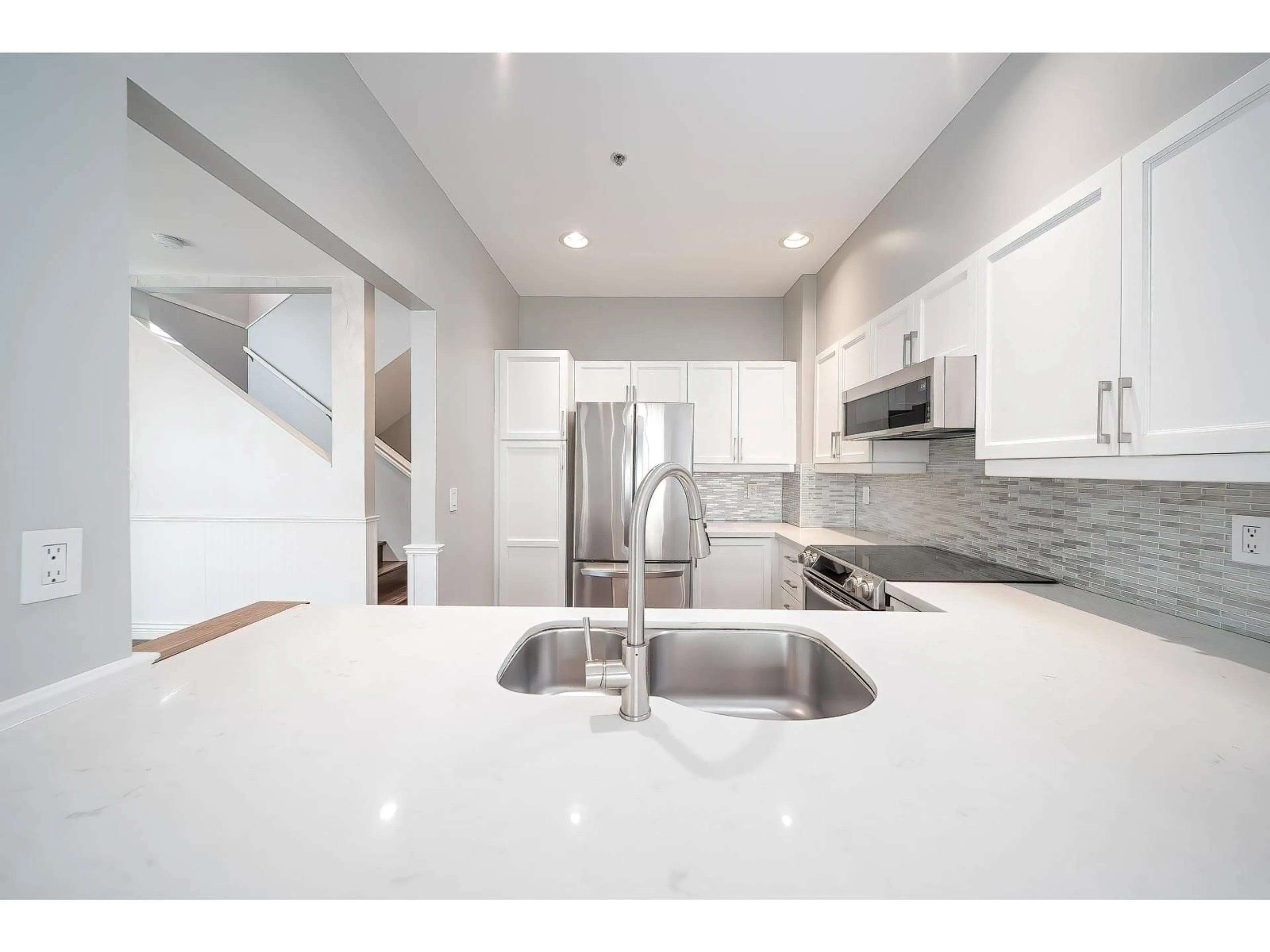 Open concept kitchen, ceramic/tile floor for 24 - 8568 209 STREET, Langley British Columbia V1M4C4