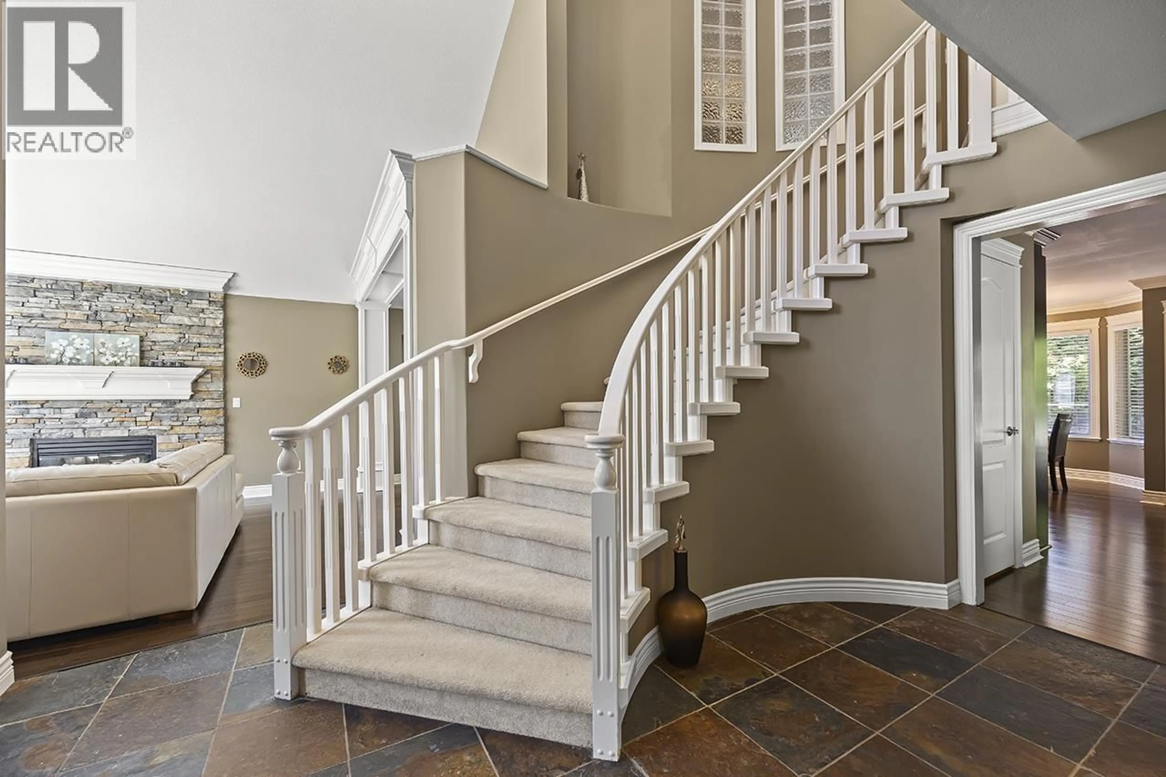 Stairs for 1562 BRAMBLE LANE, Coquitlam British Columbia V3E2T3