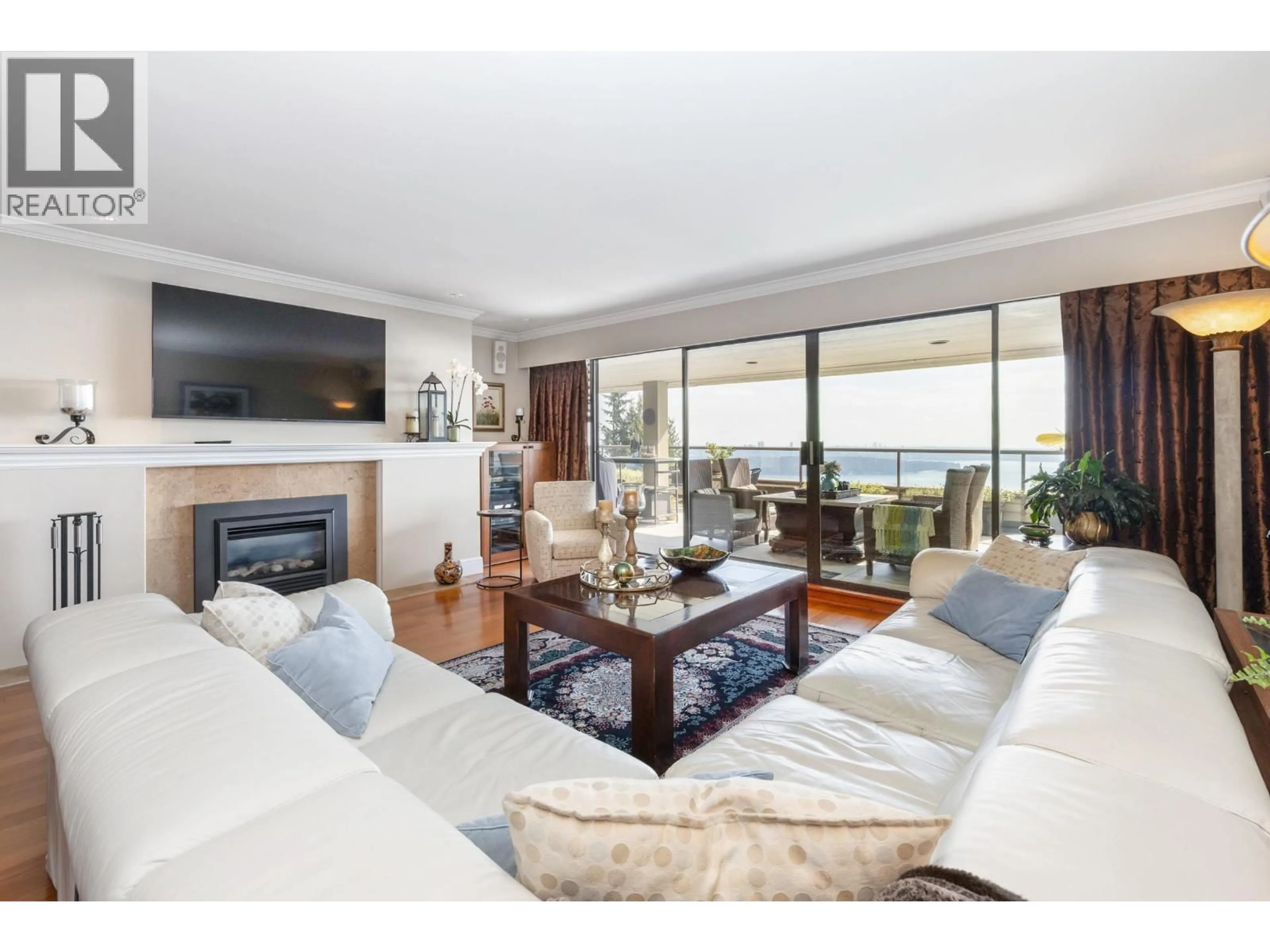 Living room with furniture, wood/laminate floor for 33 - 2250 FOLKESTONE WAY, West Vancouver British Columbia V7S2X7