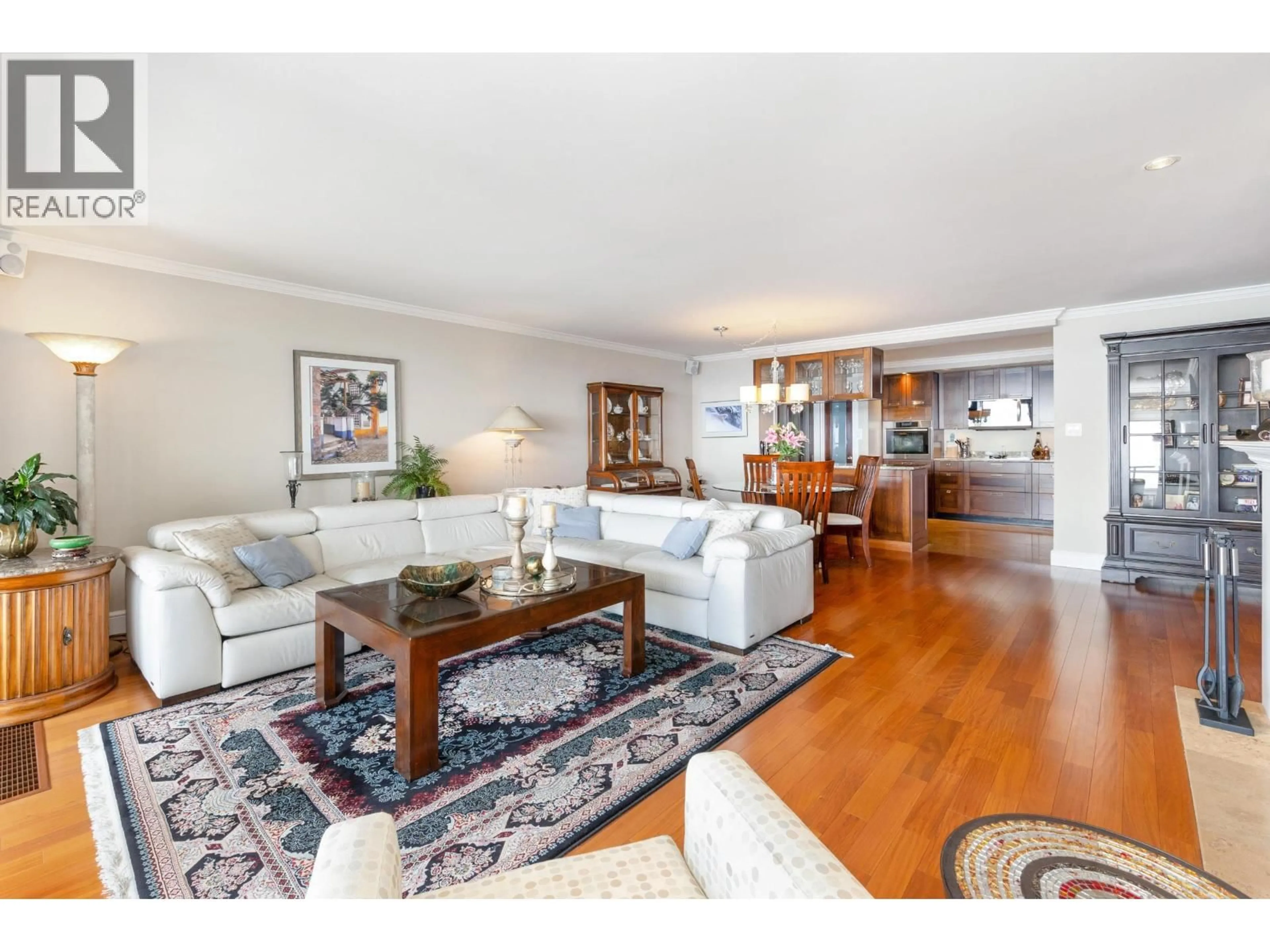 Living room with furniture, wood/laminate floor for 33 - 2250 FOLKESTONE WAY, West Vancouver British Columbia V7S2X7
