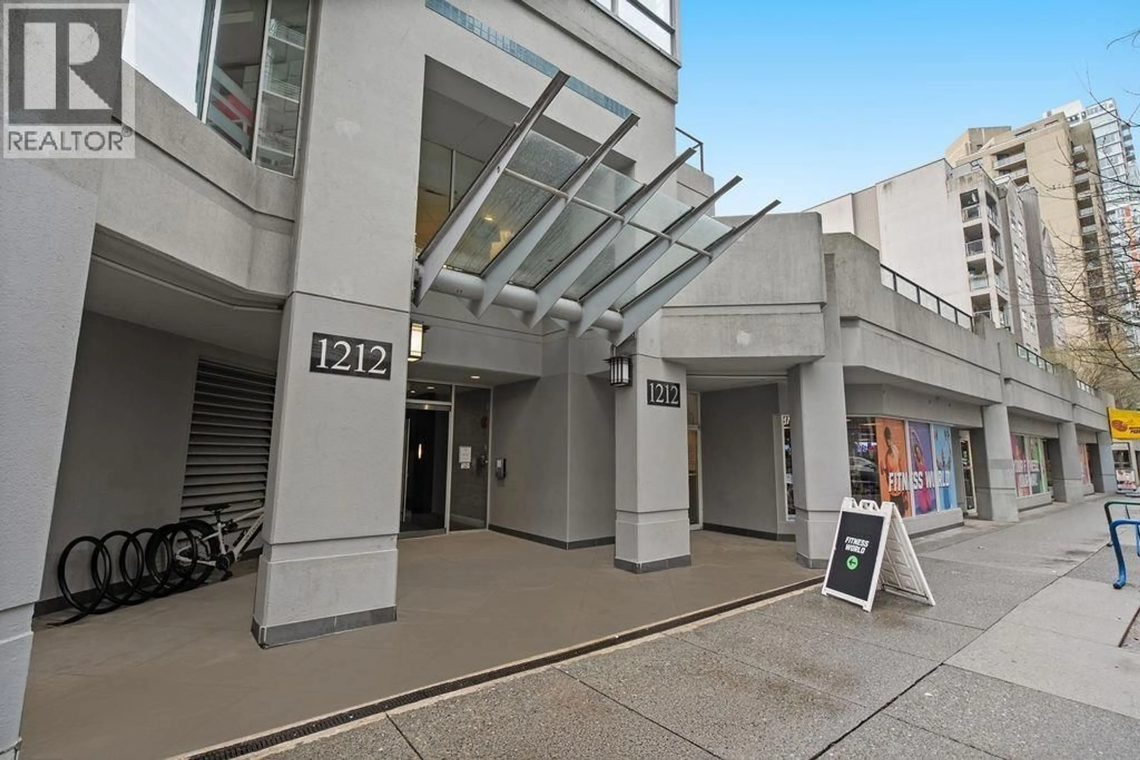 Indoor foyer for 603 - 1212 HOWE STREET, Vancouver British Columbia V6Z2M9