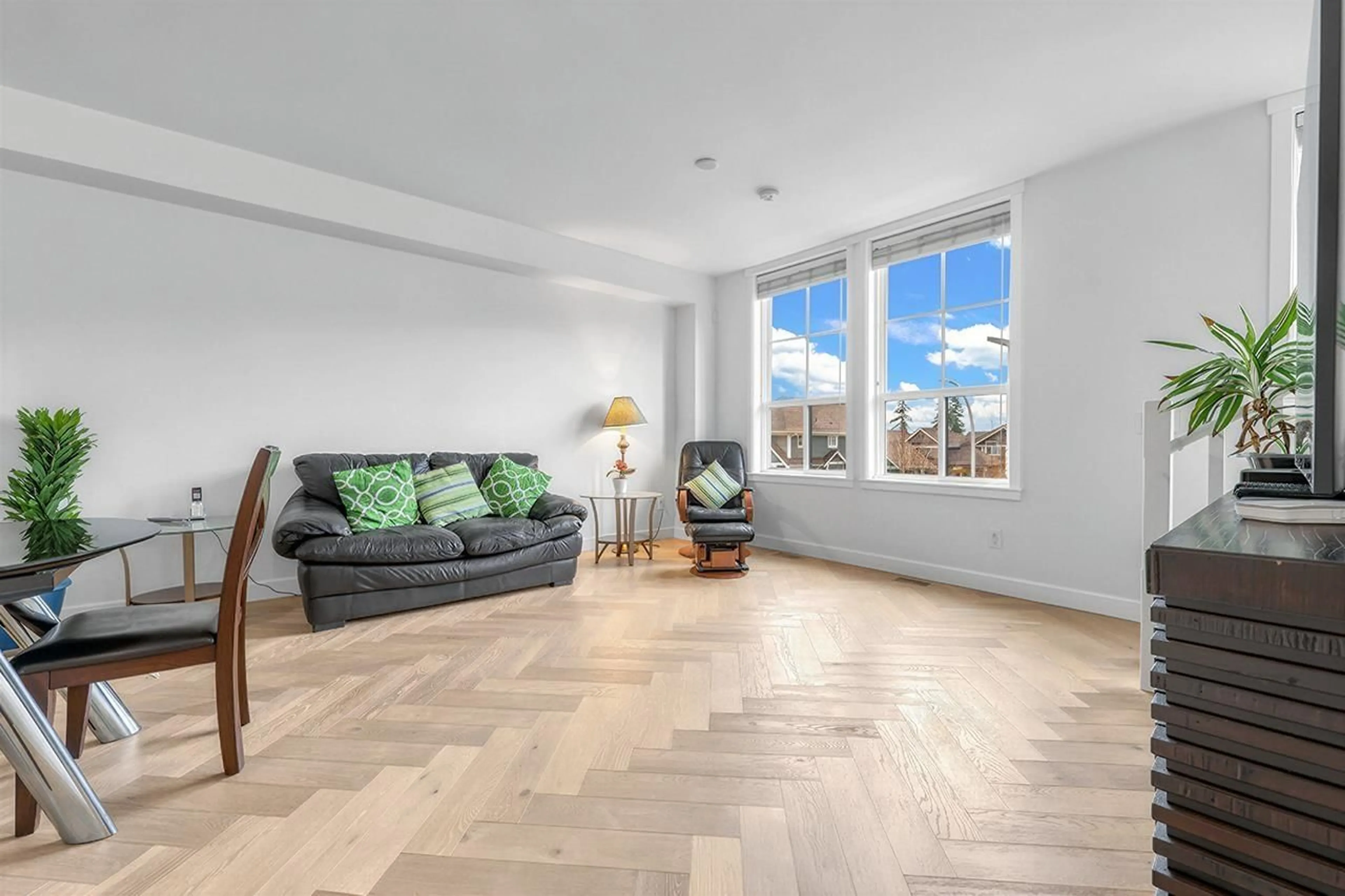 Living room with furniture, unknown for 30 - 16565 24A AVENUE, Surrey British Columbia V3Z1H7