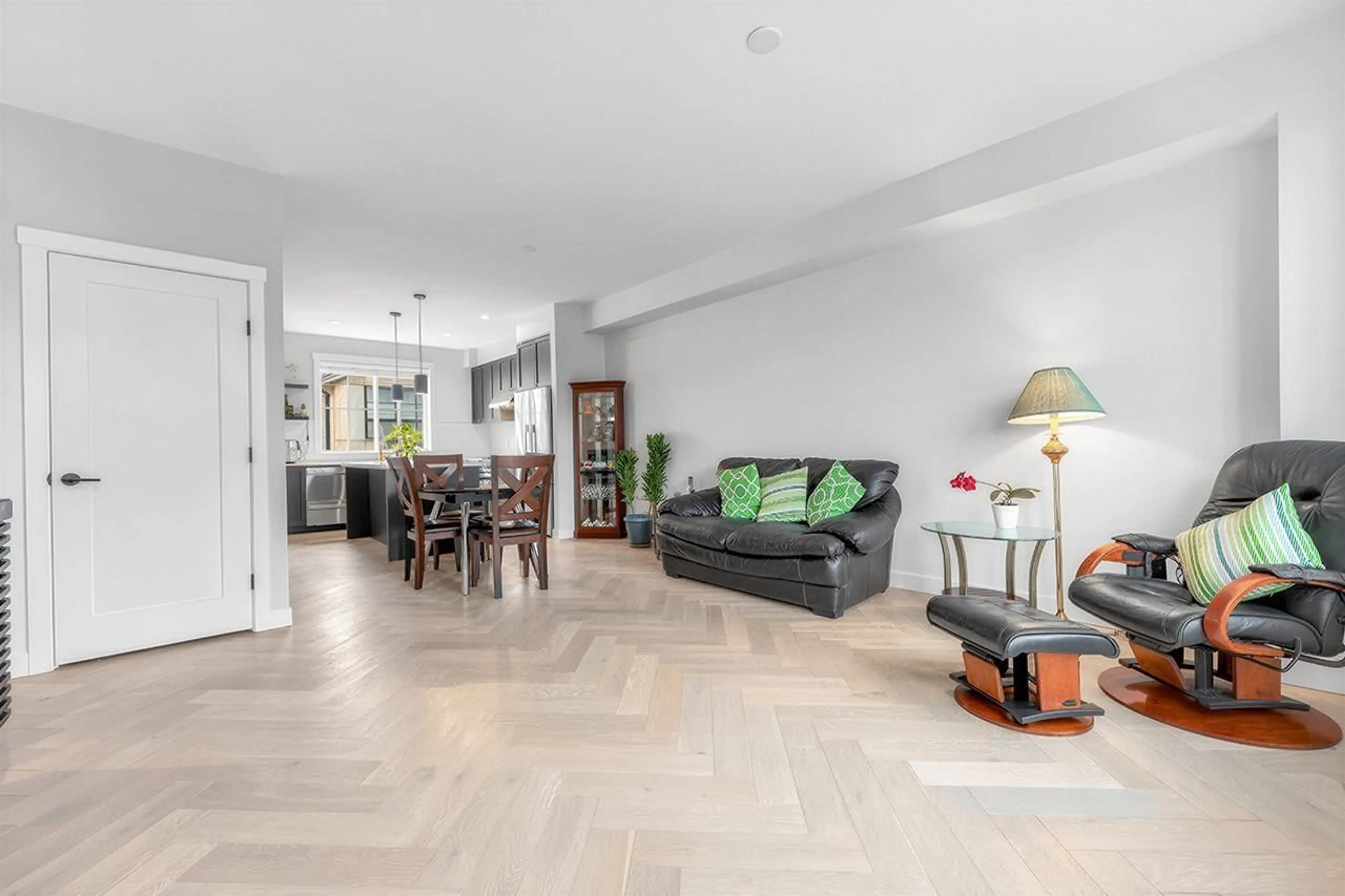 Living room with furniture, unknown for 30 - 16565 24A AVENUE, Surrey British Columbia V3Z1H7