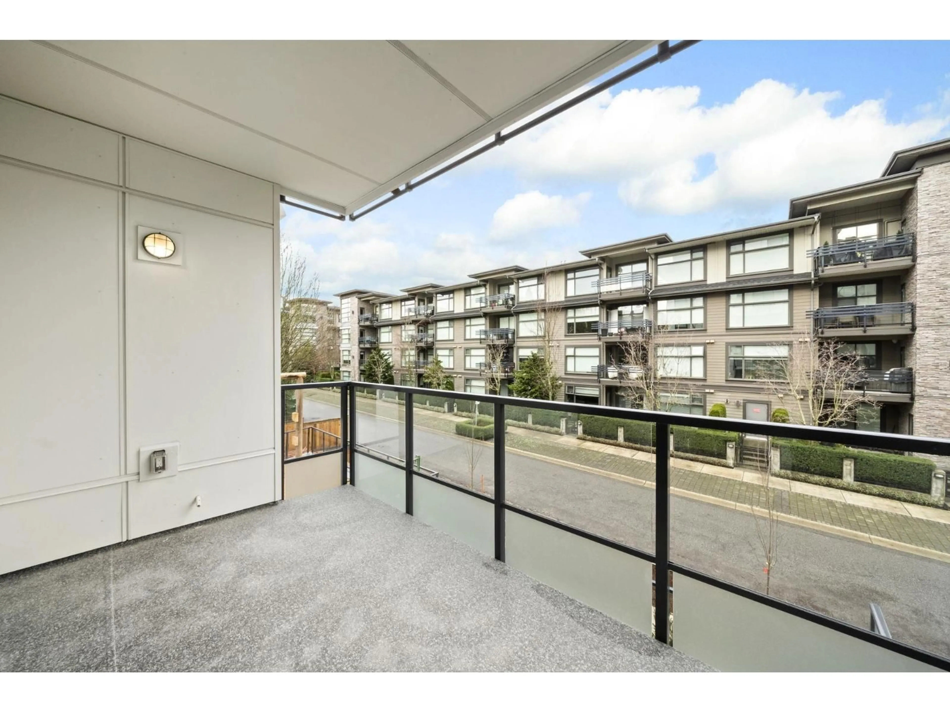 Unknown for 211 - 15353 17 AVENUE, Surrey British Columbia V4A1T8