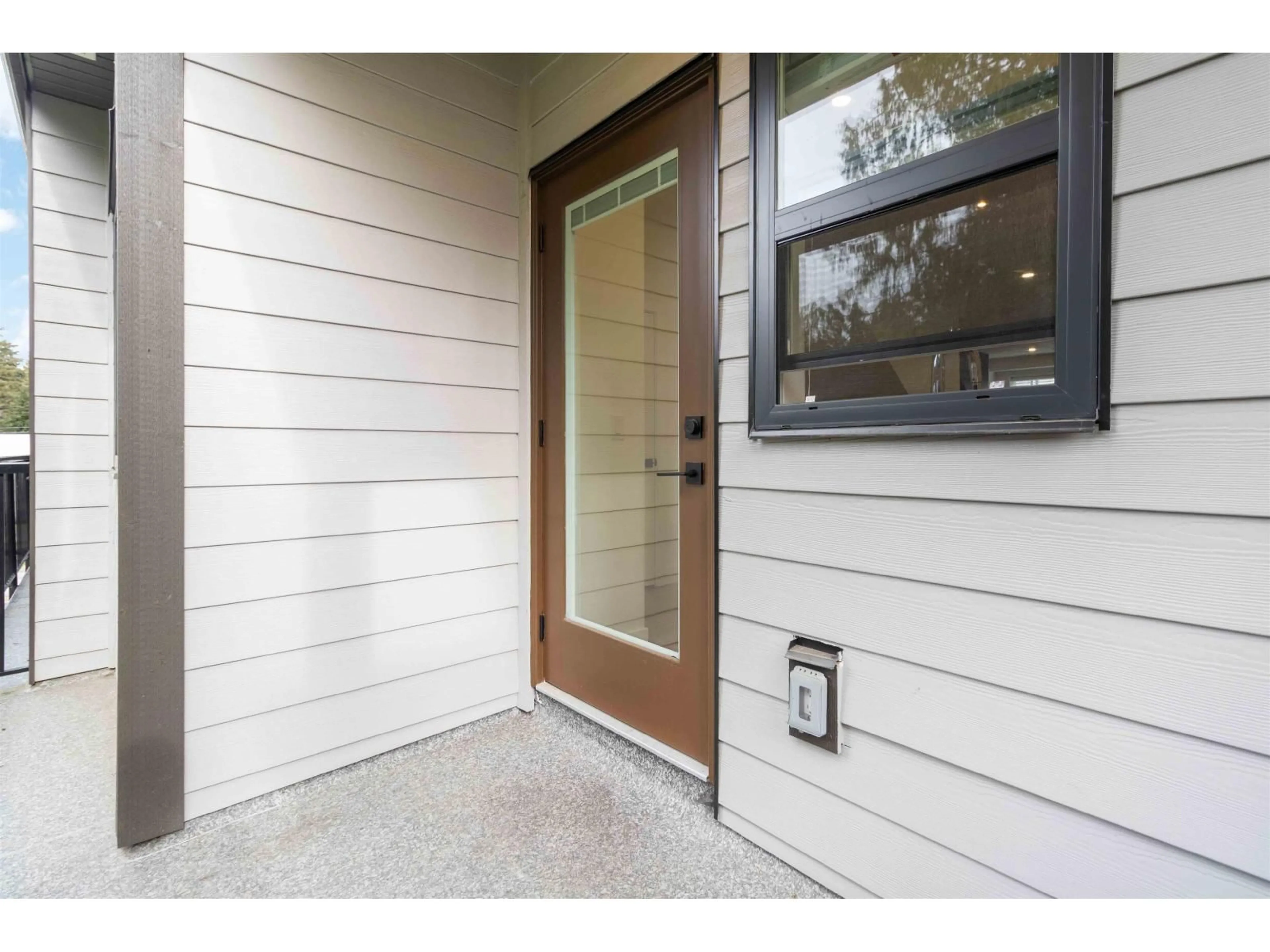 Indoor entryway for 10 - 32970 TUNBRIDGE AVENUE, Mission British Columbia V2V6X9