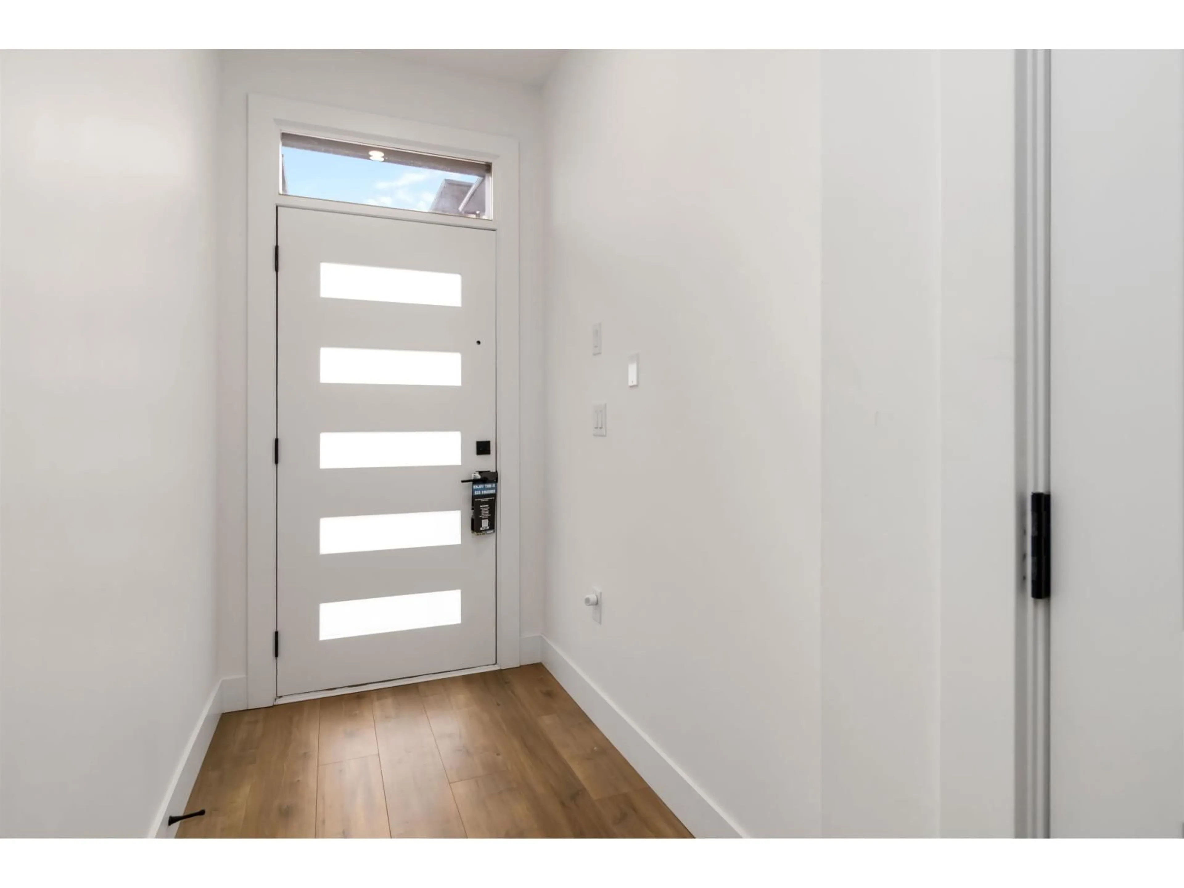 Indoor entryway for 10 - 32970 TUNBRIDGE AVENUE, Mission British Columbia V2V6X9