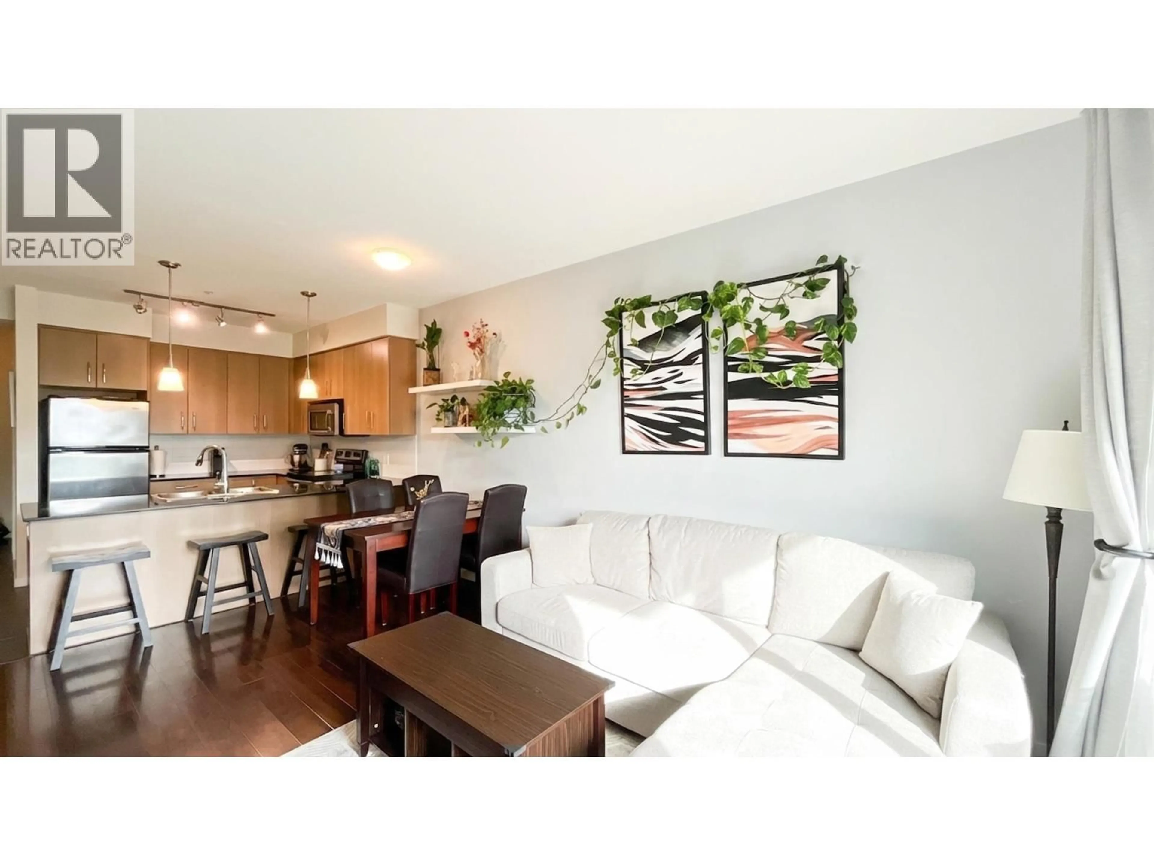 Open concept kitchen, wood/laminate floor for 308 - 22290 NORTH AVENUE, Maple Ridge British Columbia V2X8Z8