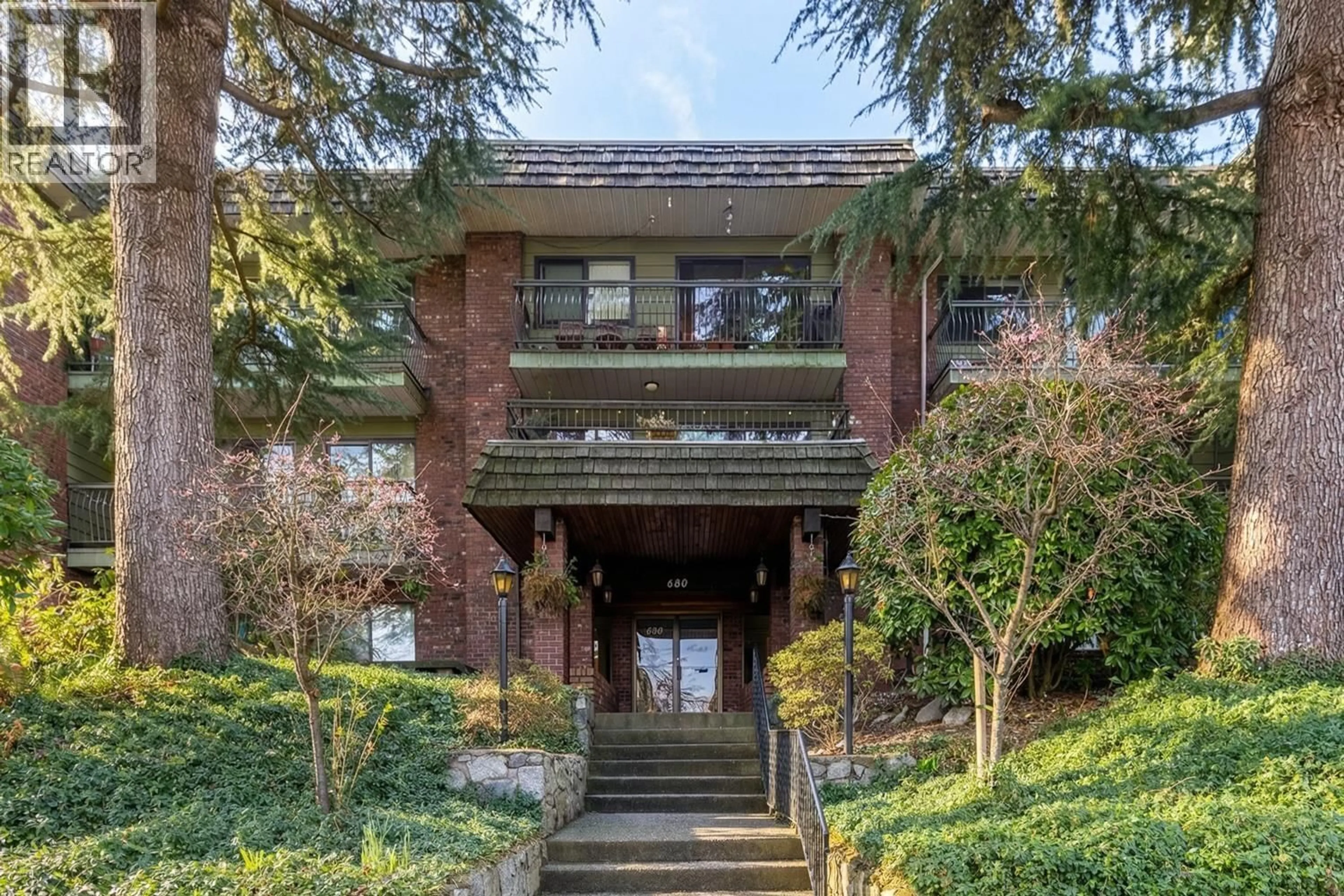 Indoor foyer for 326 - 680 5TH AVENUE, Vancouver British Columbia V5T1J2