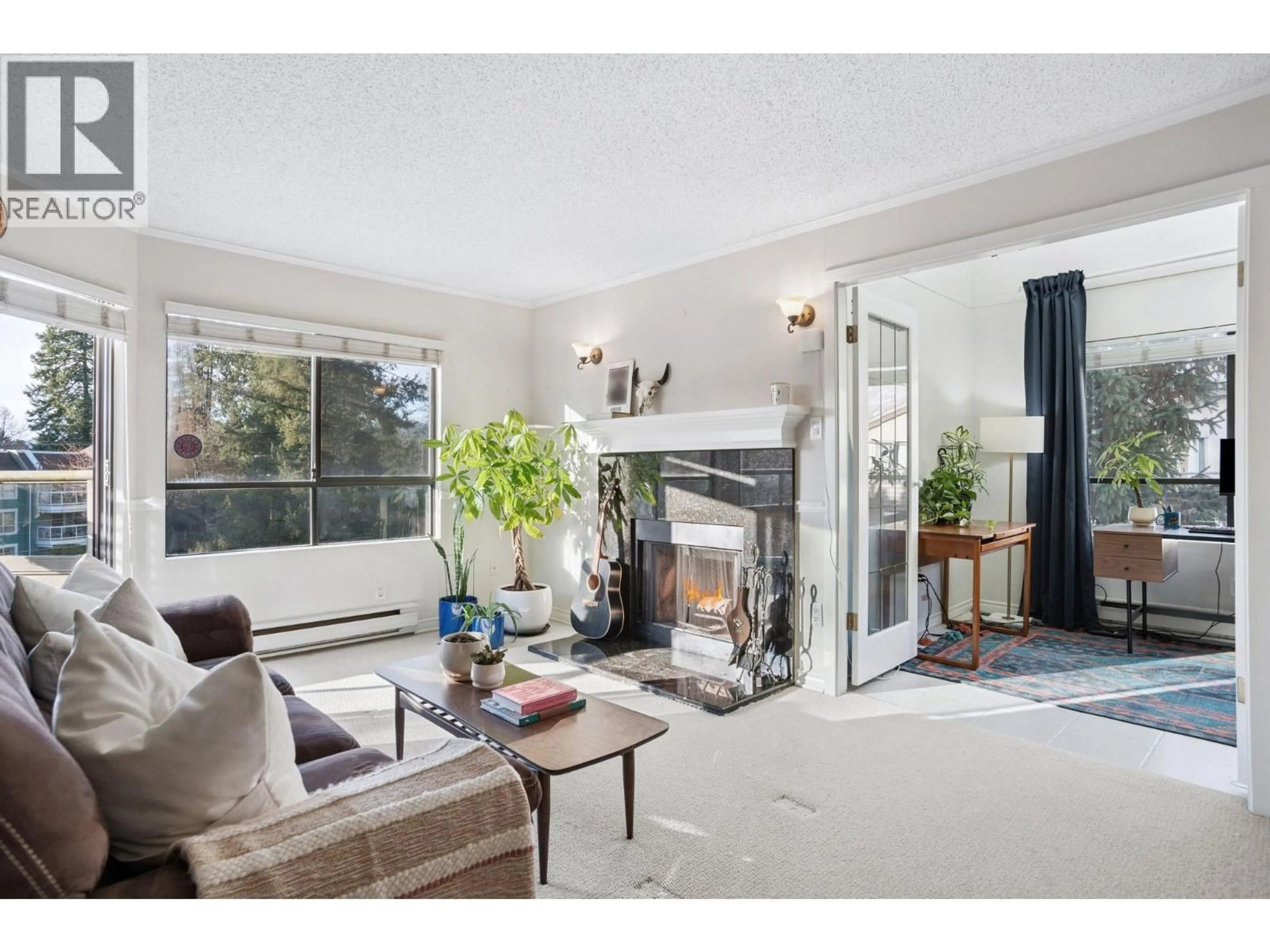 Living room with furniture, unknown for 302 - 1750 AUGUSTA AVENUE, Burnaby British Columbia V5A2V6