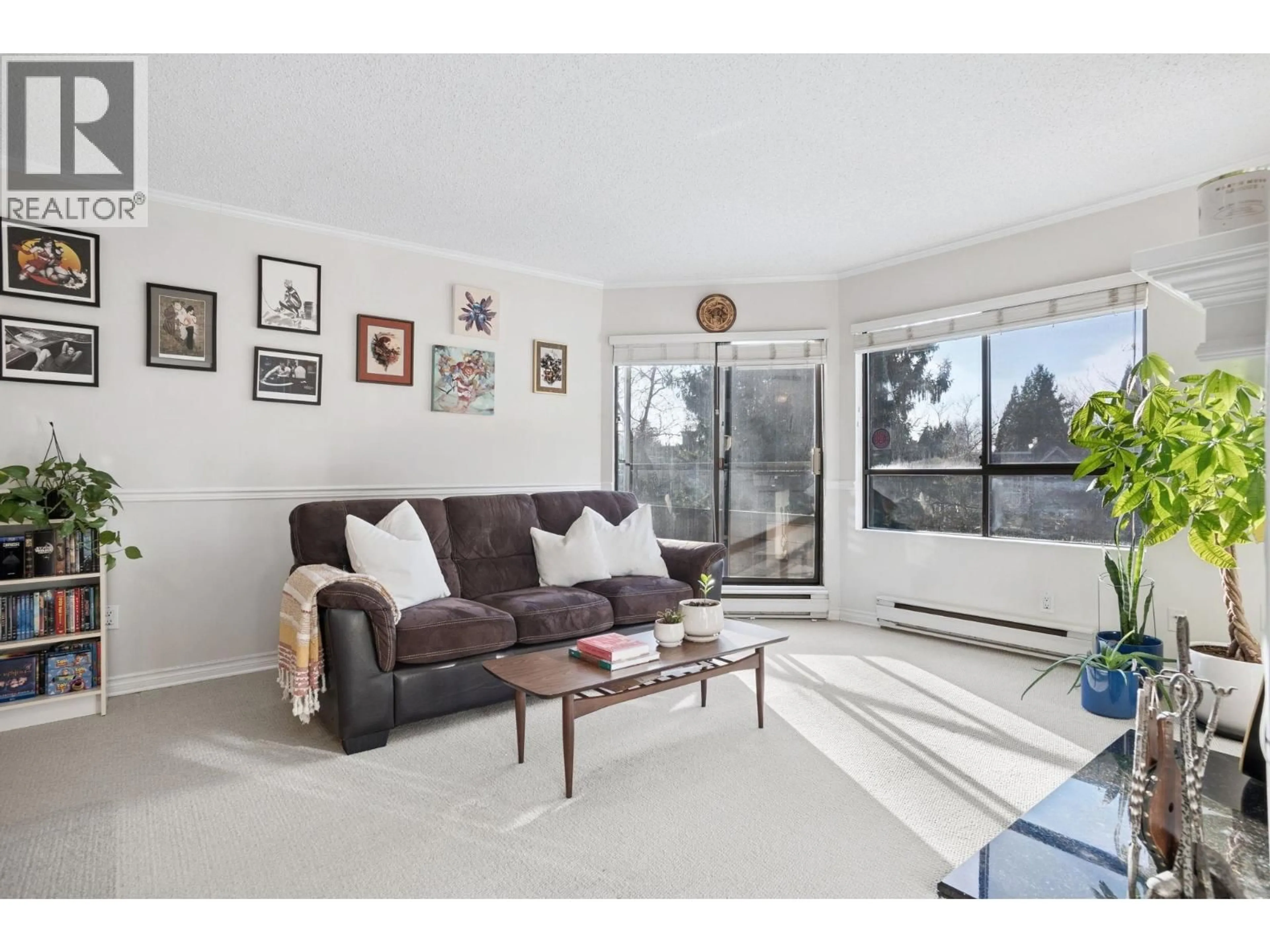 Living room with furniture, unknown for 302 - 1750 AUGUSTA AVENUE, Burnaby British Columbia V5A2V6