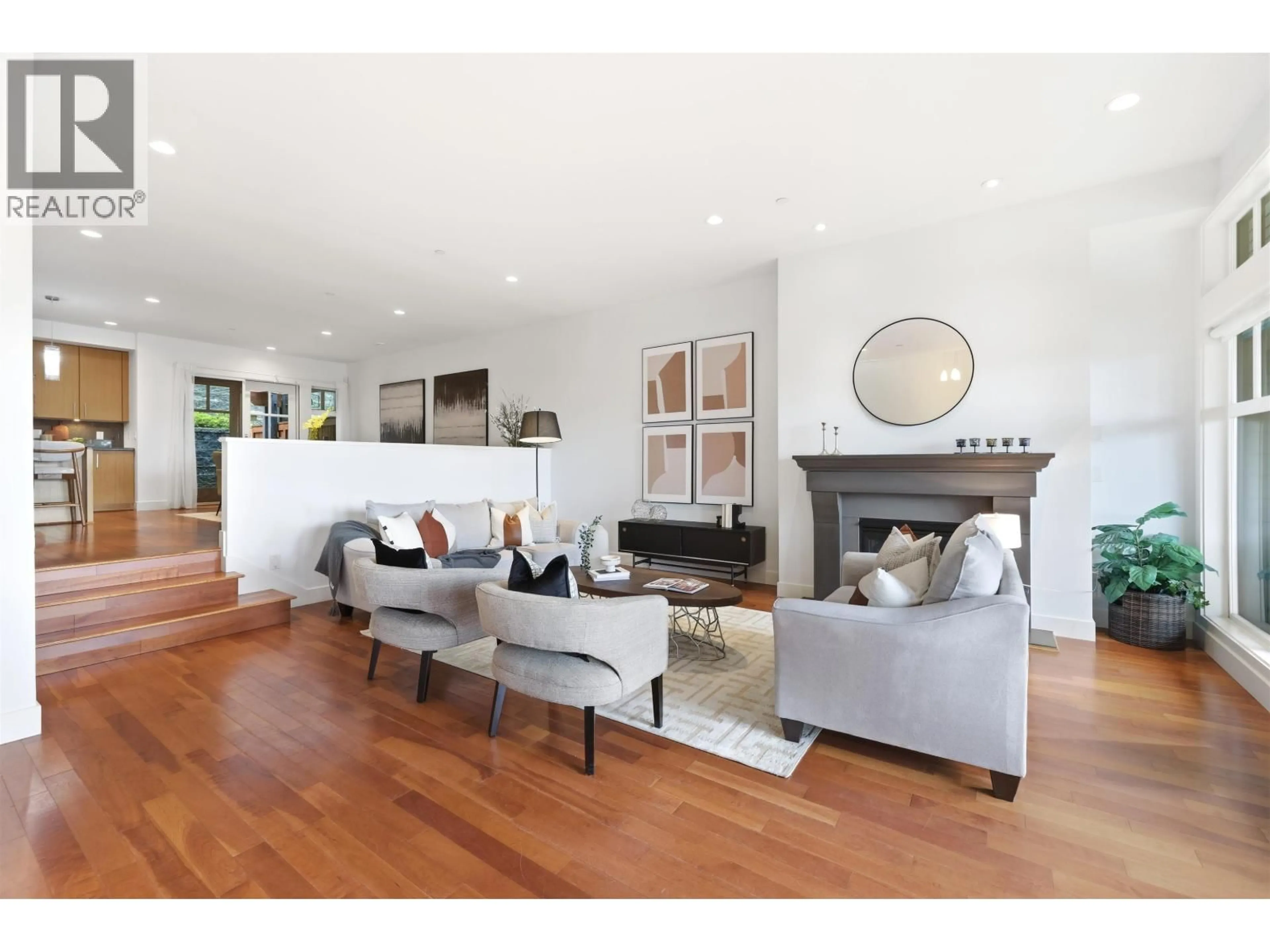 Living room with furniture, wood/laminate floor for 5 - 2555 SKILIFT ROAD, West Vancouver British Columbia V7S3K1