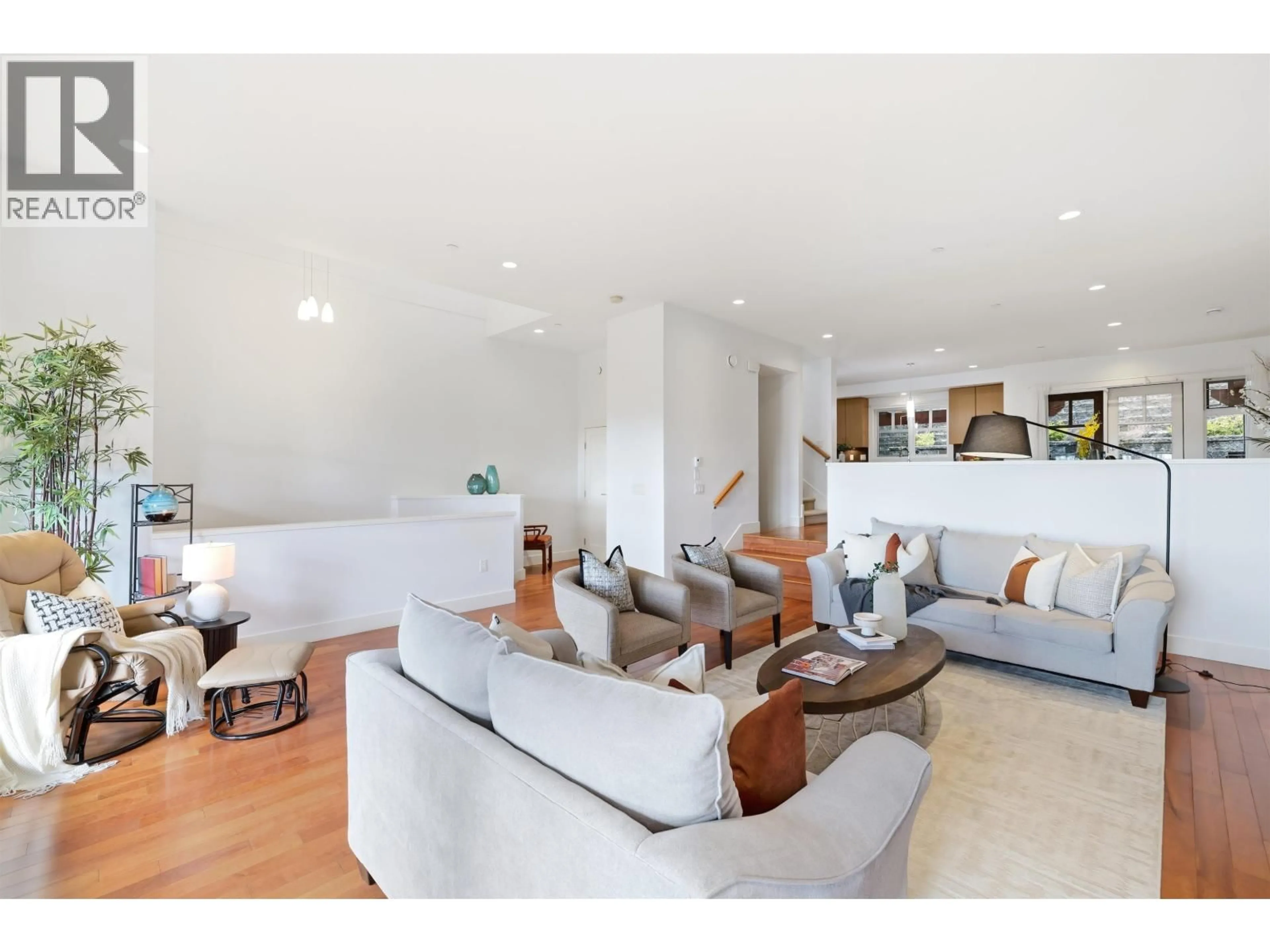 Living room with furniture, wood/laminate floor for 5 - 2555 SKILIFT ROAD, West Vancouver British Columbia V7S3K1