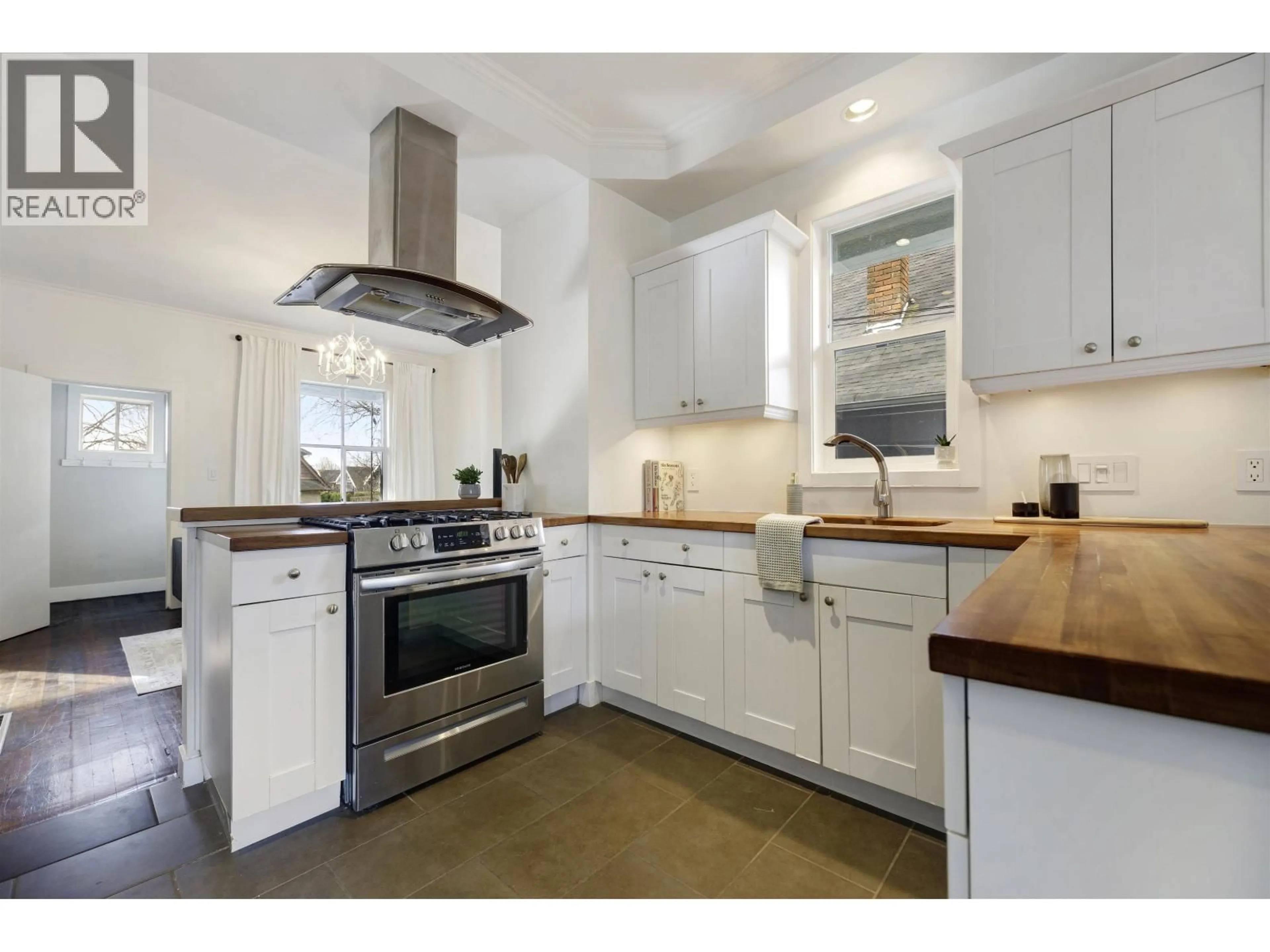 Open concept kitchen, ceramic/tile floor for 1923 1ST AVENUE, Vancouver British Columbia V5N1B3
