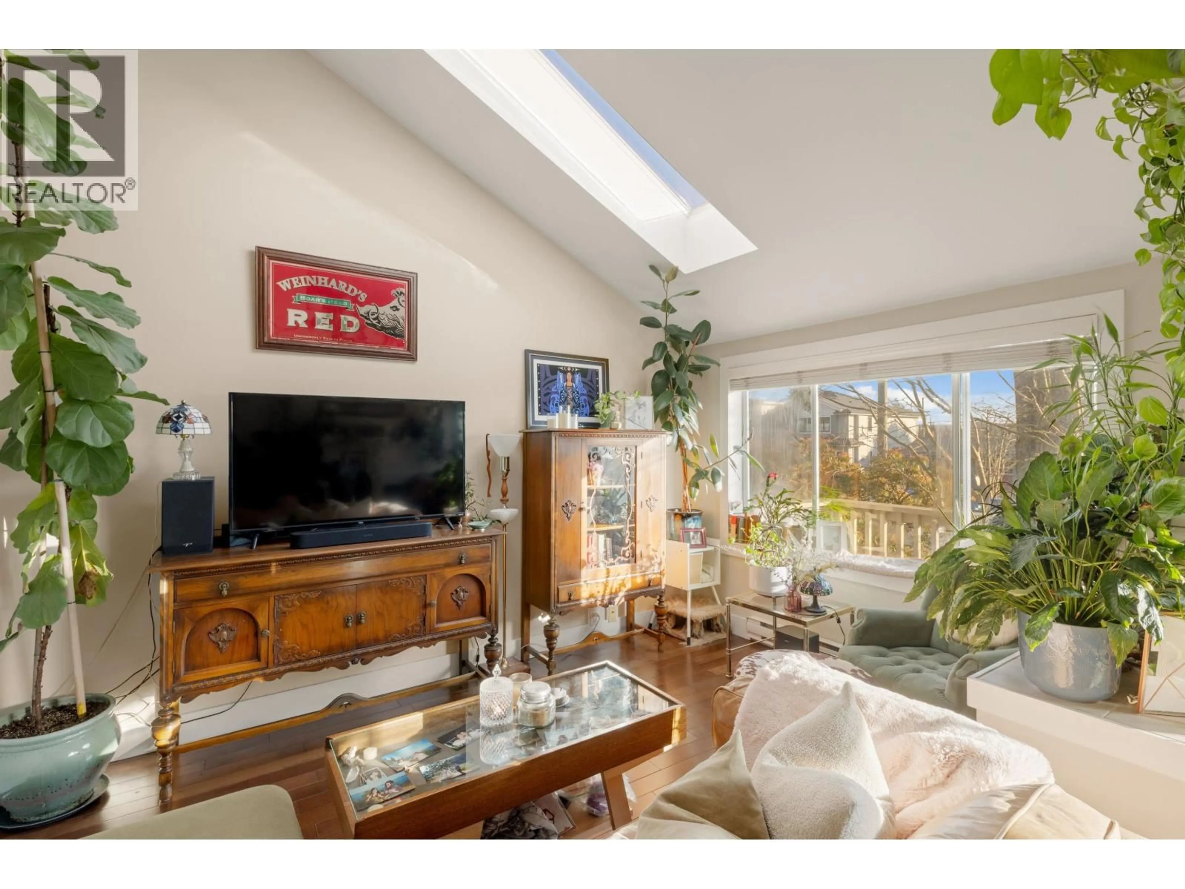 Living room with furniture, unknown for 612 4TH STREET, North Vancouver British Columbia V7L1J8