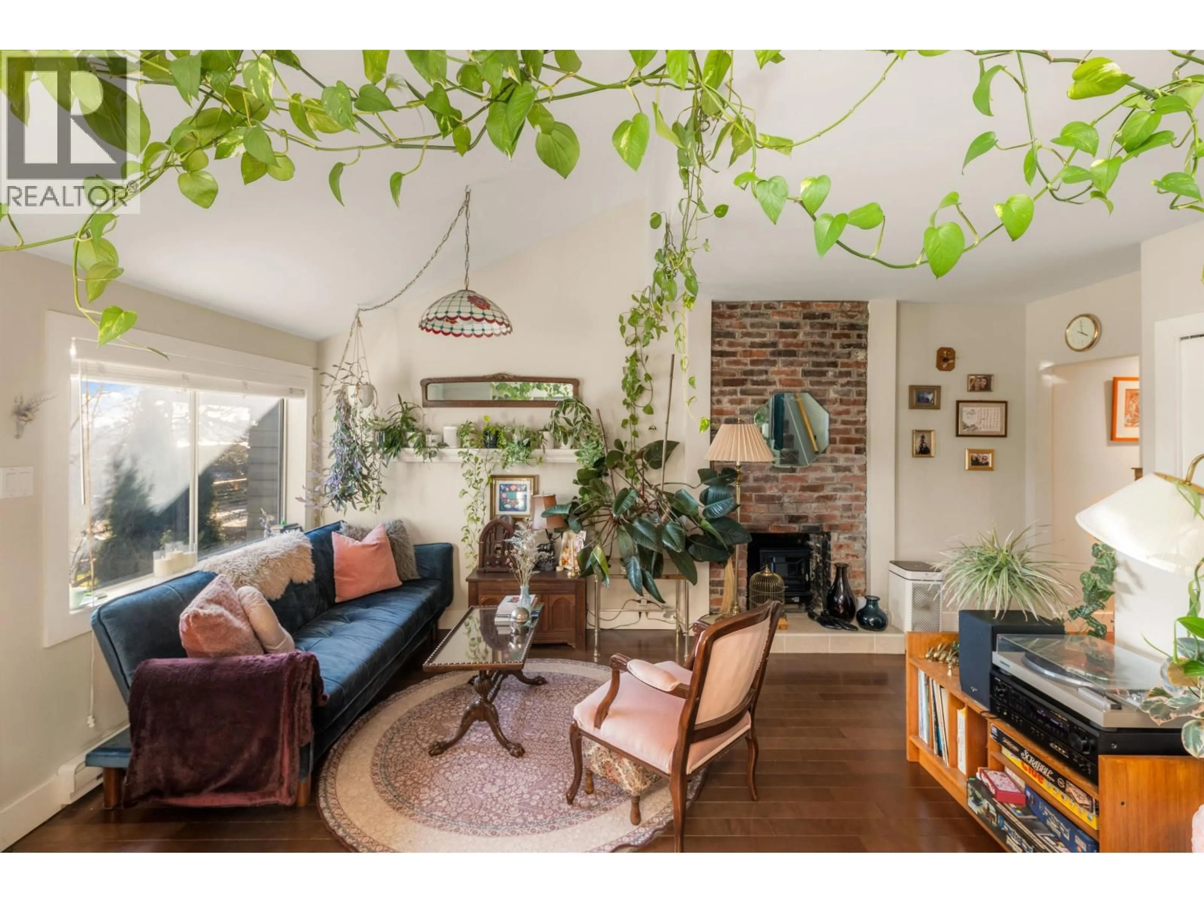 Living room with furniture, unknown for 612 4TH STREET, North Vancouver British Columbia V7L1J8