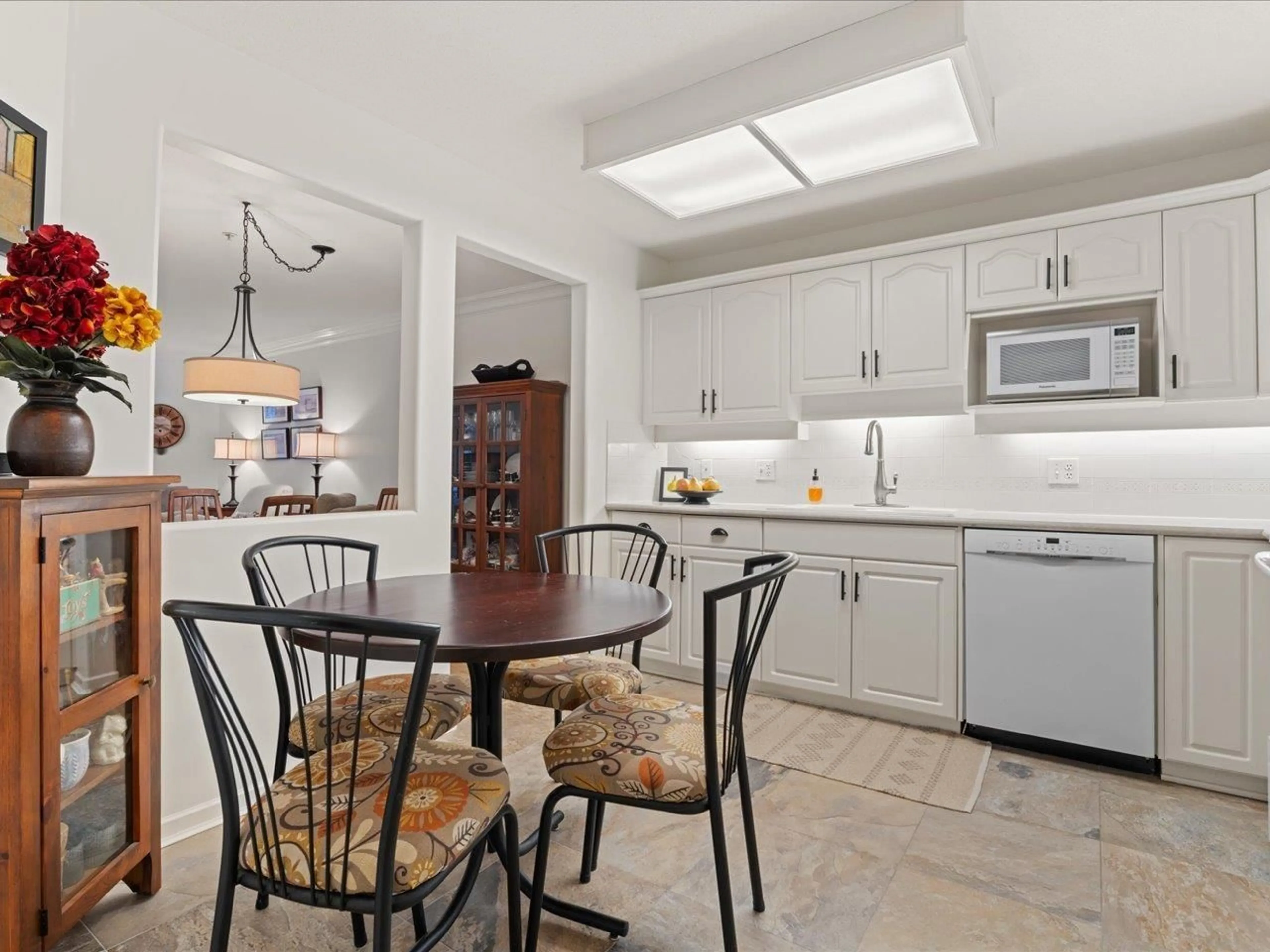 Open concept kitchen, ceramic/tile floor for 105 - 15340 19A AVENUE, Surrey British Columbia V4A9W1