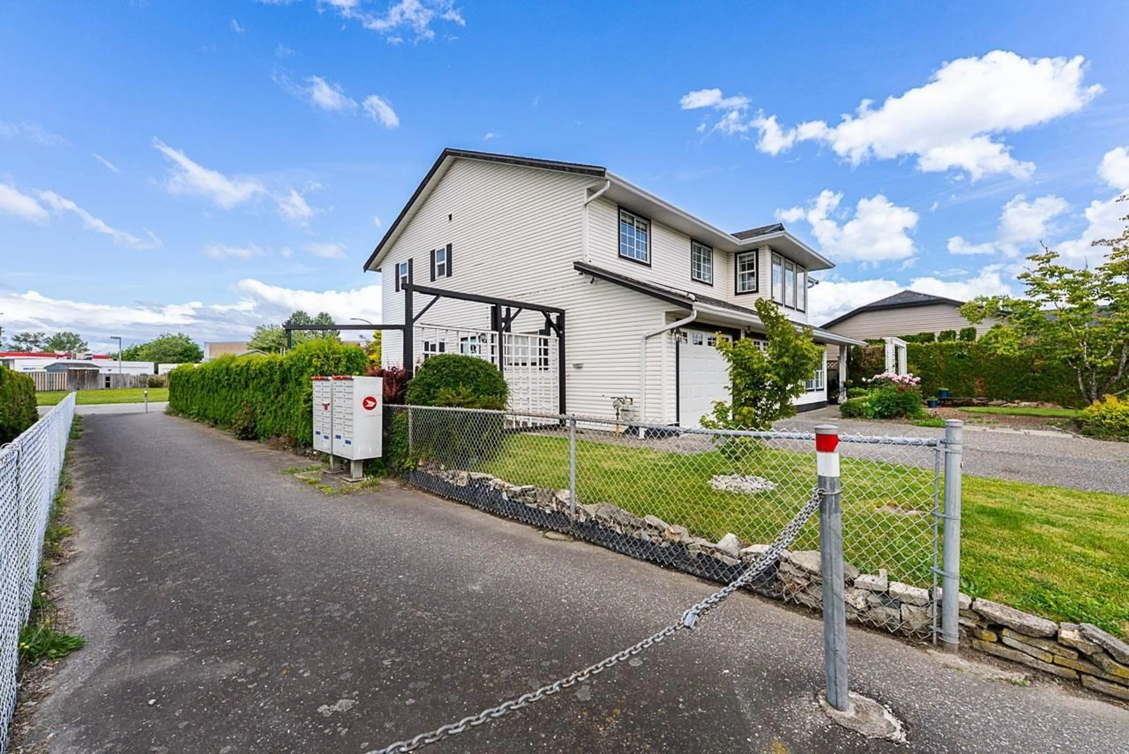 A pic from outside/outdoor area/front of a property/back of a property/a pic from drone, street for 7652 SAPPHIRE DRIVE, Chilliwack British Columbia V2R3A7