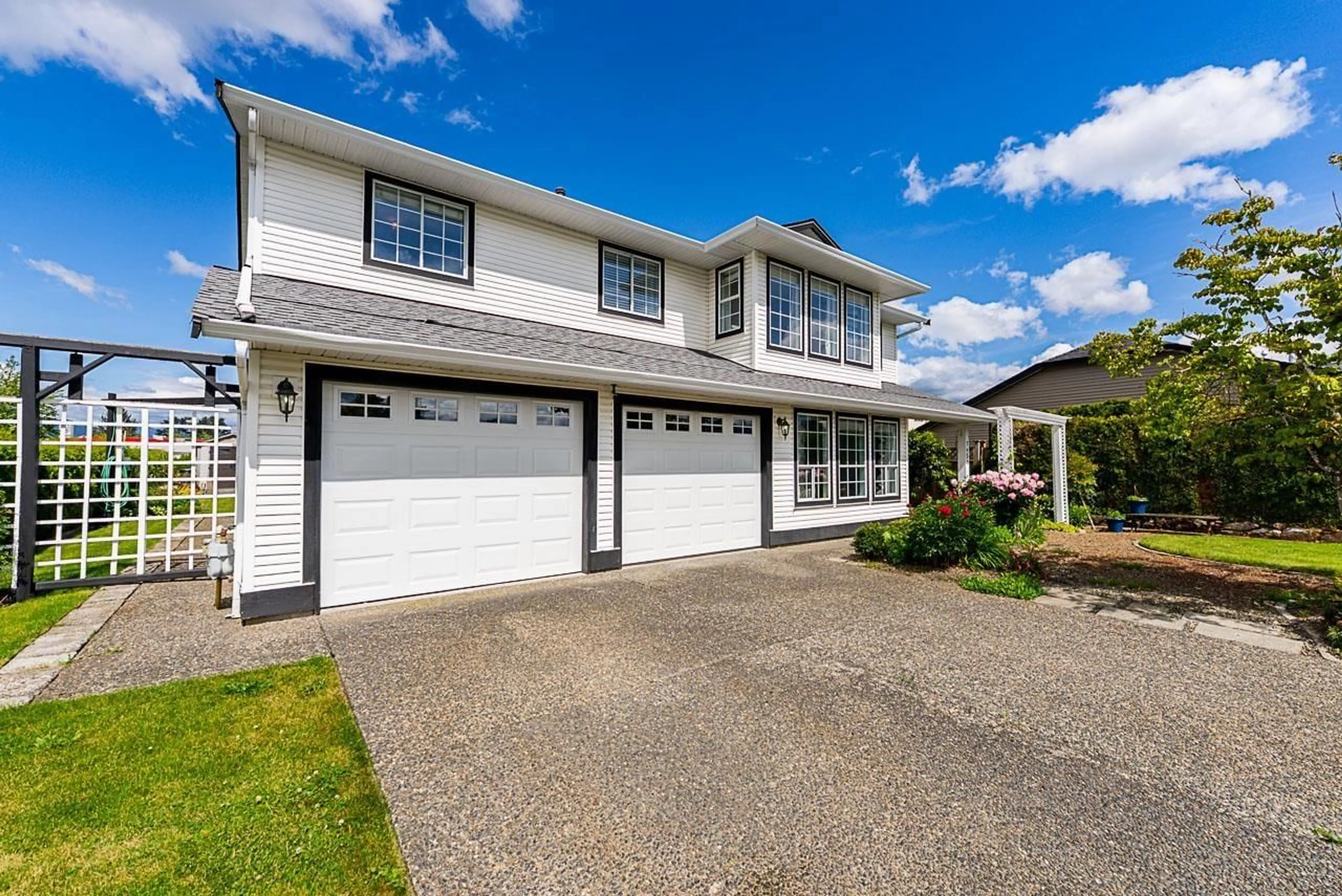 Home with vinyl exterior material, street for 7652 SAPPHIRE DRIVE, Chilliwack British Columbia V2R3A7