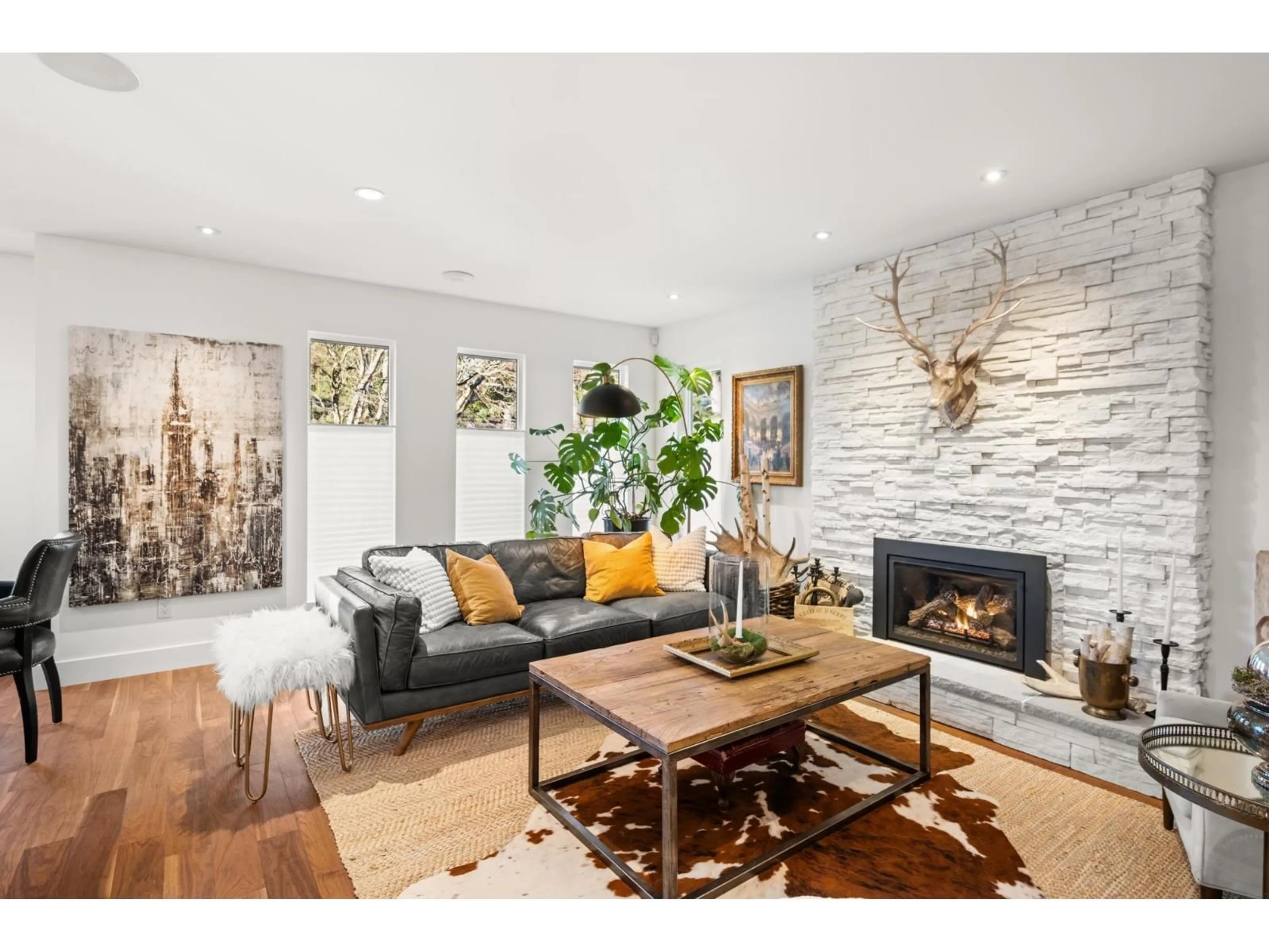 Living room with furniture, unknown for 19788 49 AVENUE, Langley British Columbia V3A3R4