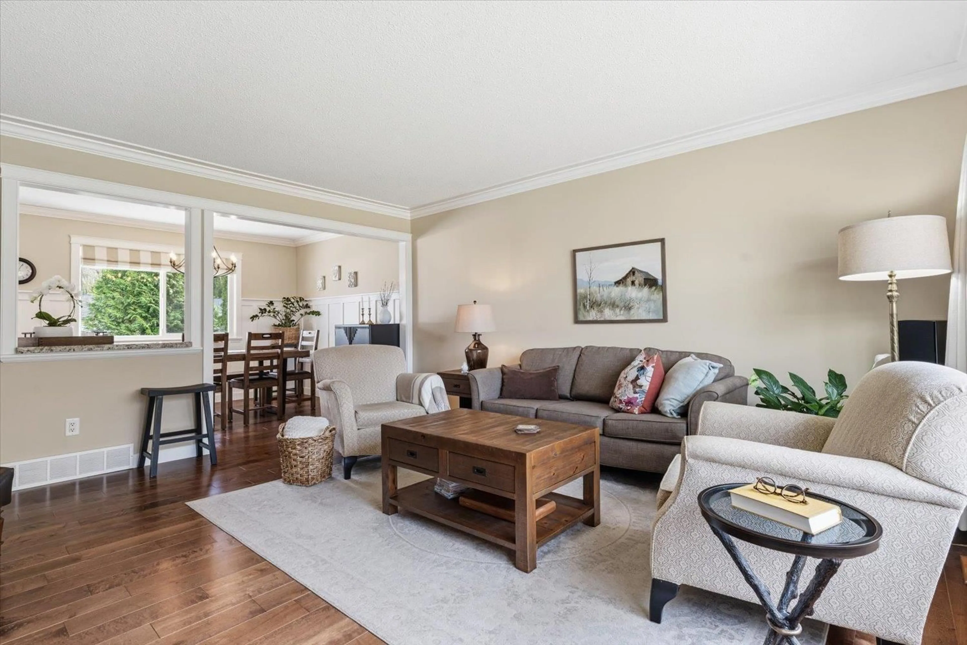 Living room with furniture, wood/laminate floor for 34566 HURST CRESCENT, Abbotsford British Columbia V2S5B4