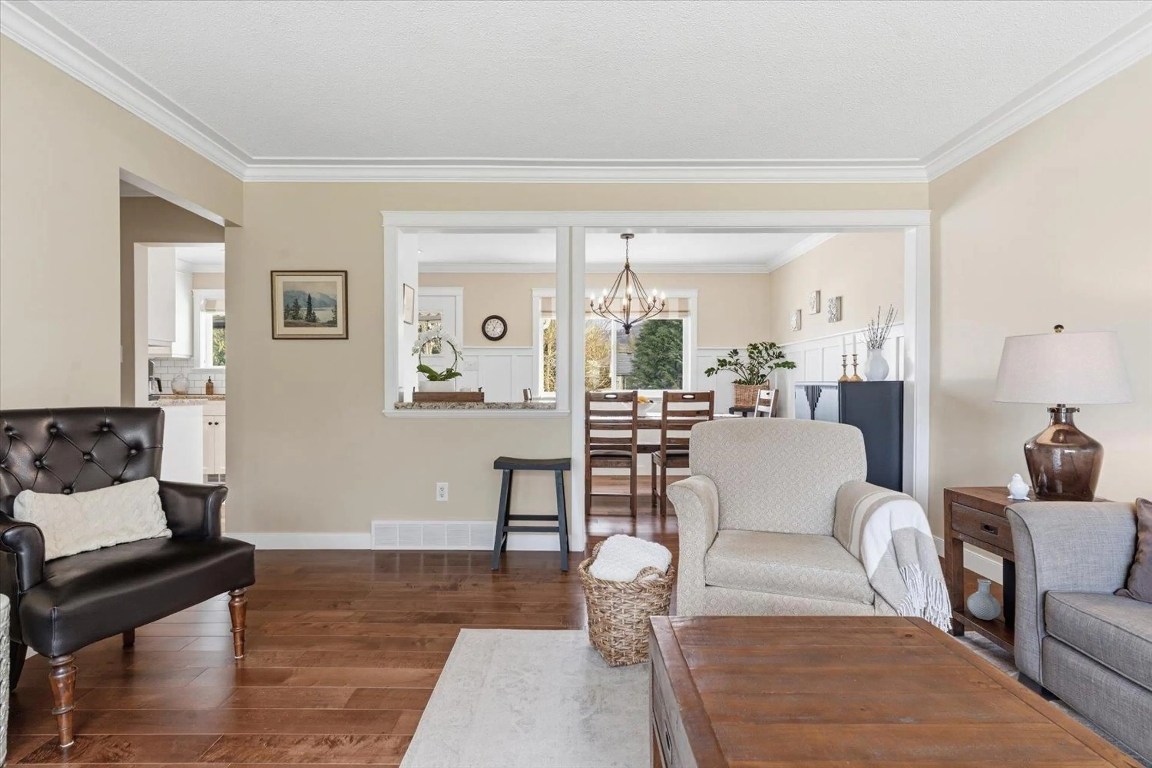 Living room with furniture, unknown for 34566 HURST CRESCENT, Abbotsford British Columbia V2S5B4