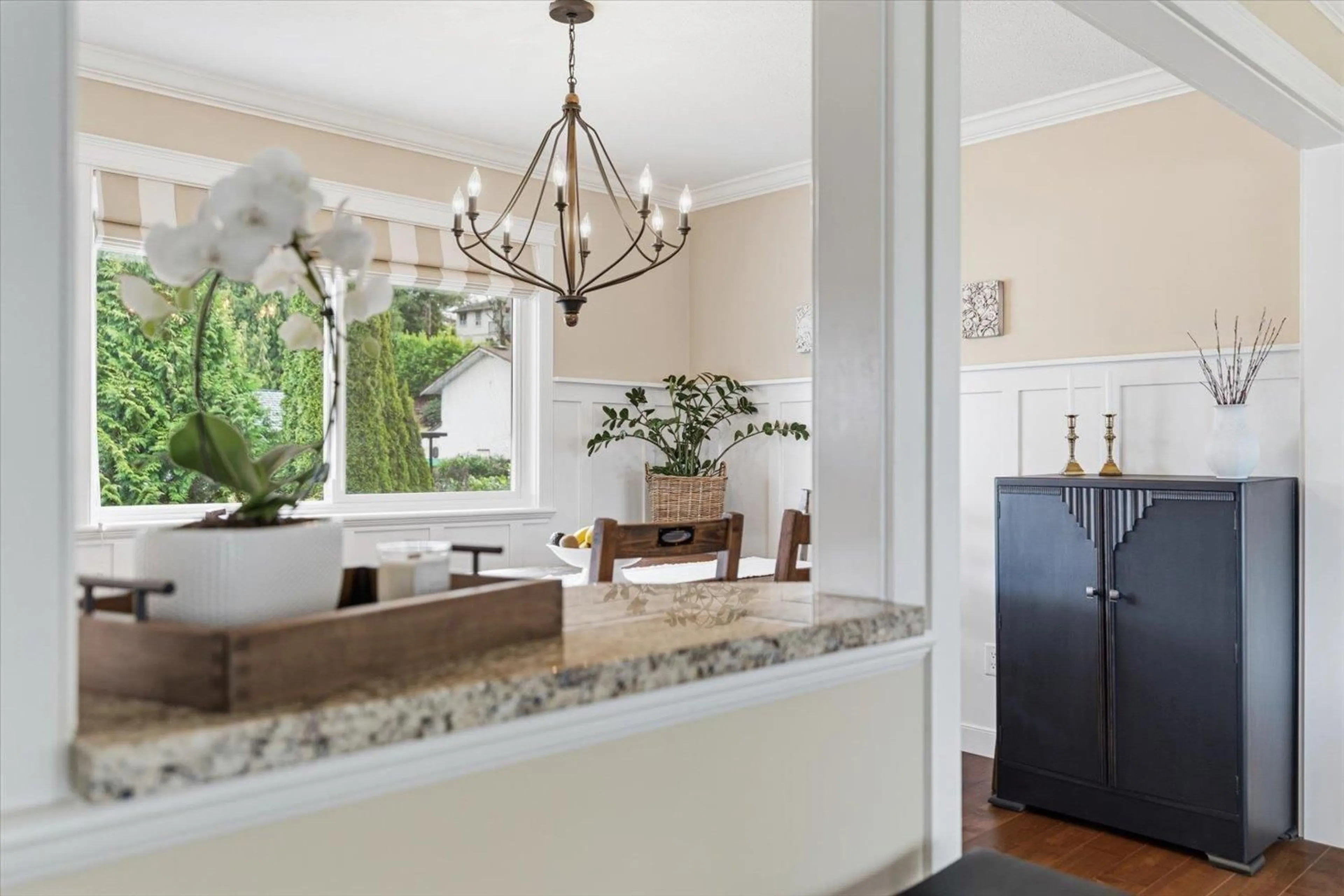 Open concept kitchen, ceramic/tile floor for 34566 HURST CRESCENT, Abbotsford British Columbia V2S5B4