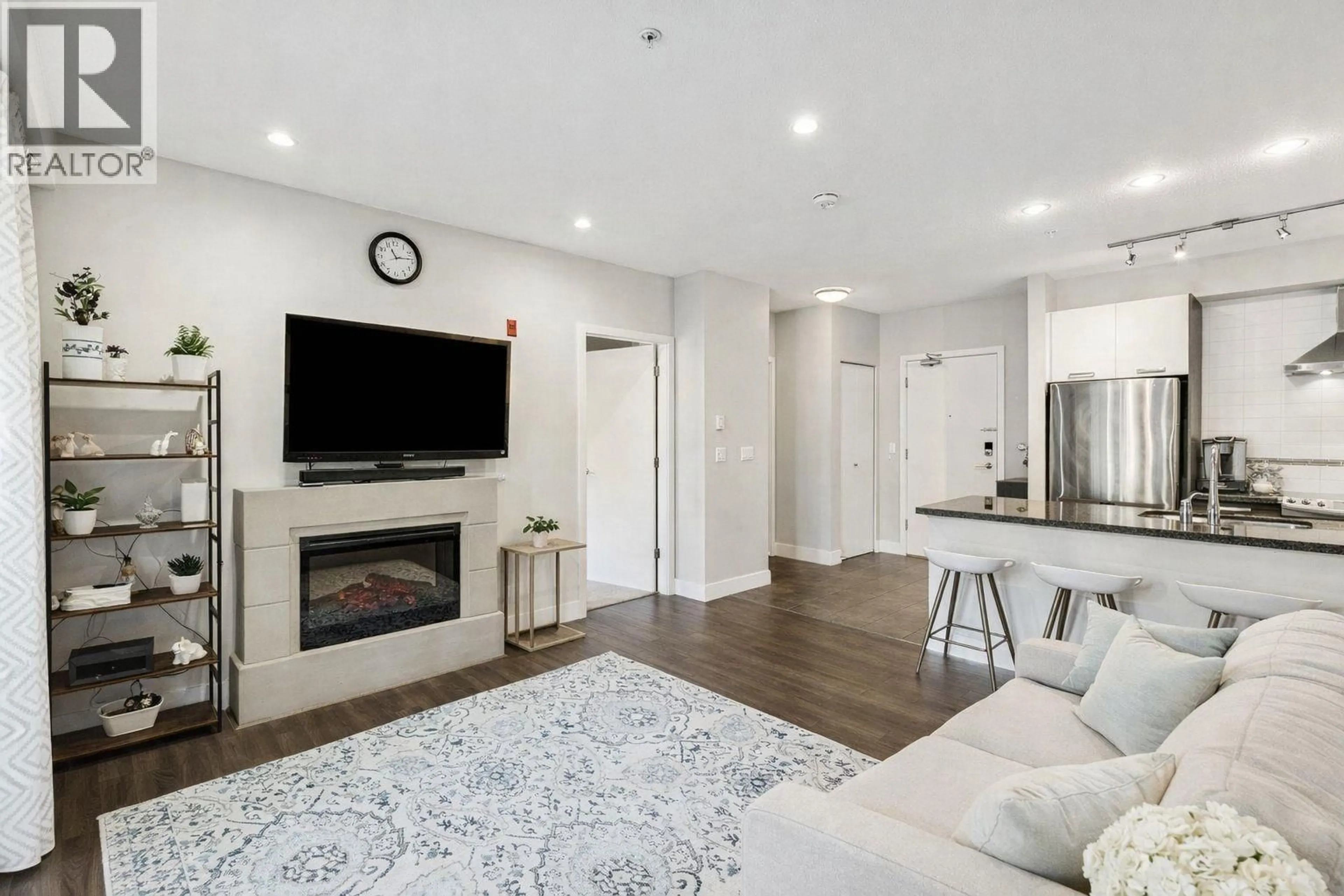 Living room with furniture, unknown for 302 - 1273 MARINE DRIVE, North Vancouver British Columbia V7P1T3