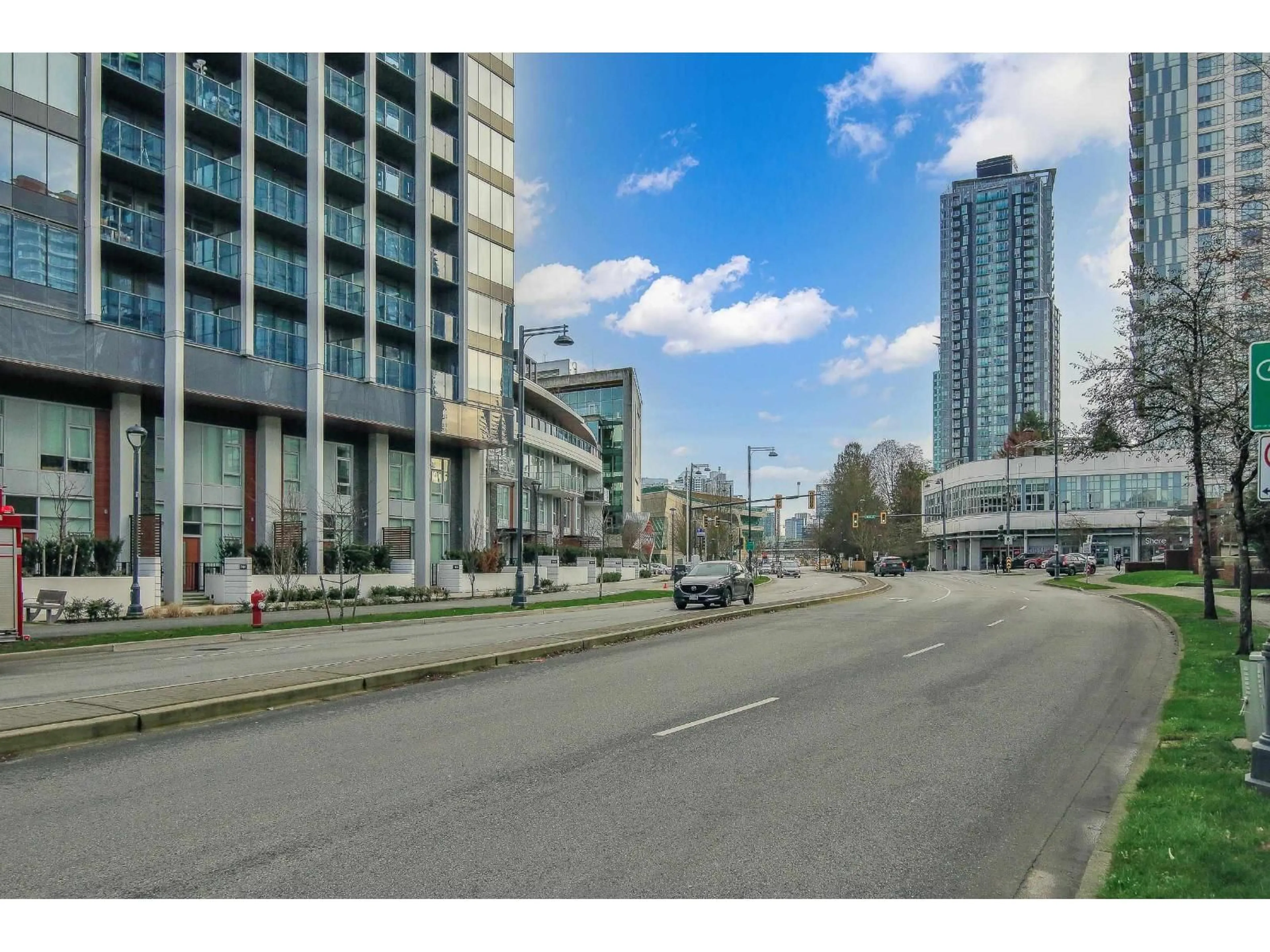 Patio, street for 405 - 10499 UNIVERSITY DRIVE, Surrey British Columbia V3T0A4