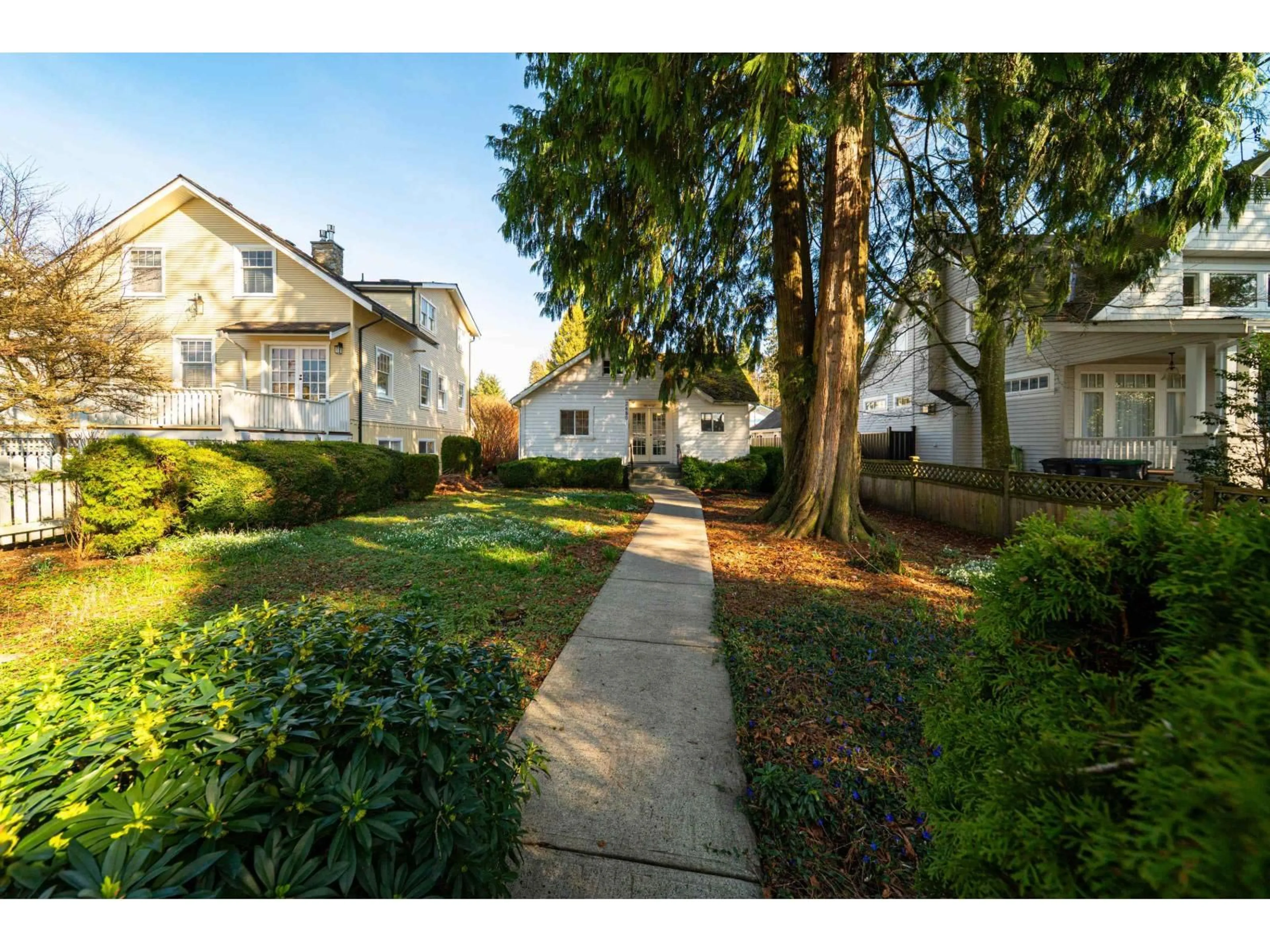 A pic from outside/outdoor area/front of a property/back of a property/a pic from drone, street for 2680 MCBRIDE AVENUE, Surrey British Columbia V4A3G1