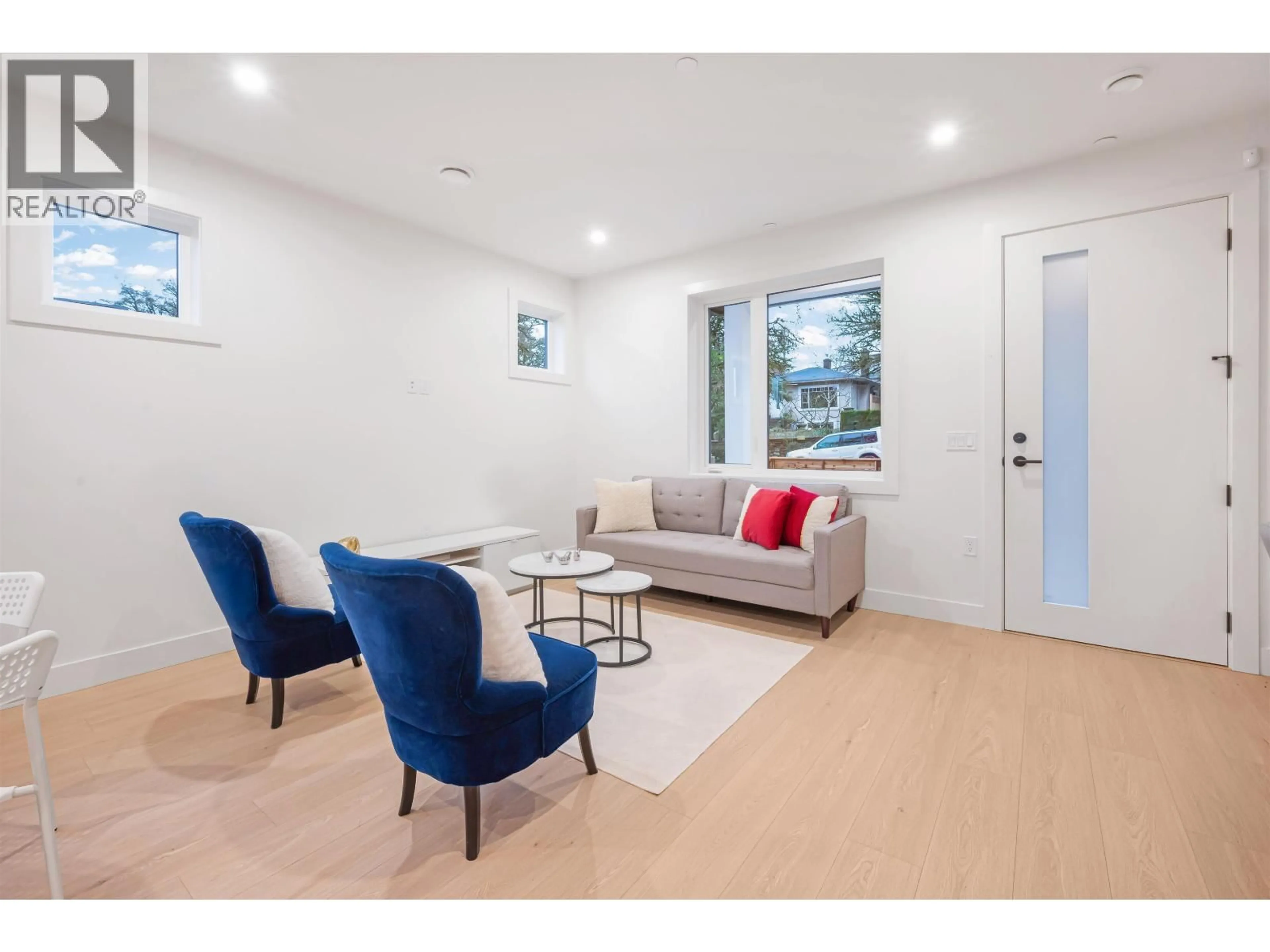 Living room with furniture, unknown for 3 - 5554 CULLODEN STREET, Vancouver British Columbia V5W3R8