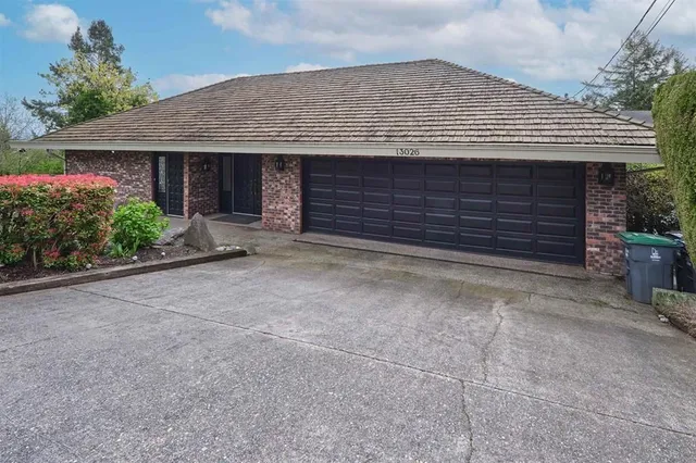 13026 13 AVENUE, Surrey 4
