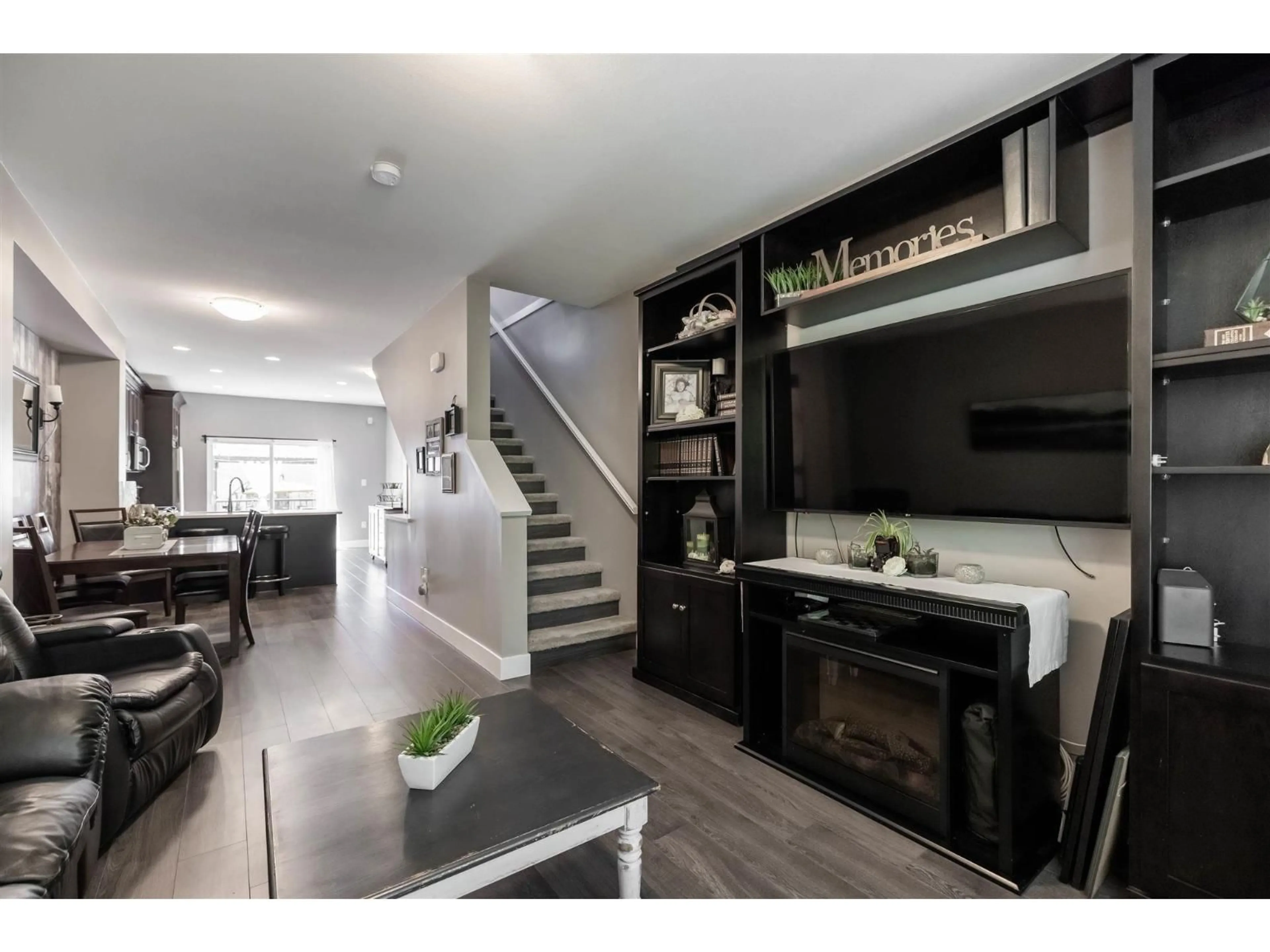 Open concept kitchen, unknown for 10 - 19180 65 AVENUE, Surrey British Columbia V4N6M5