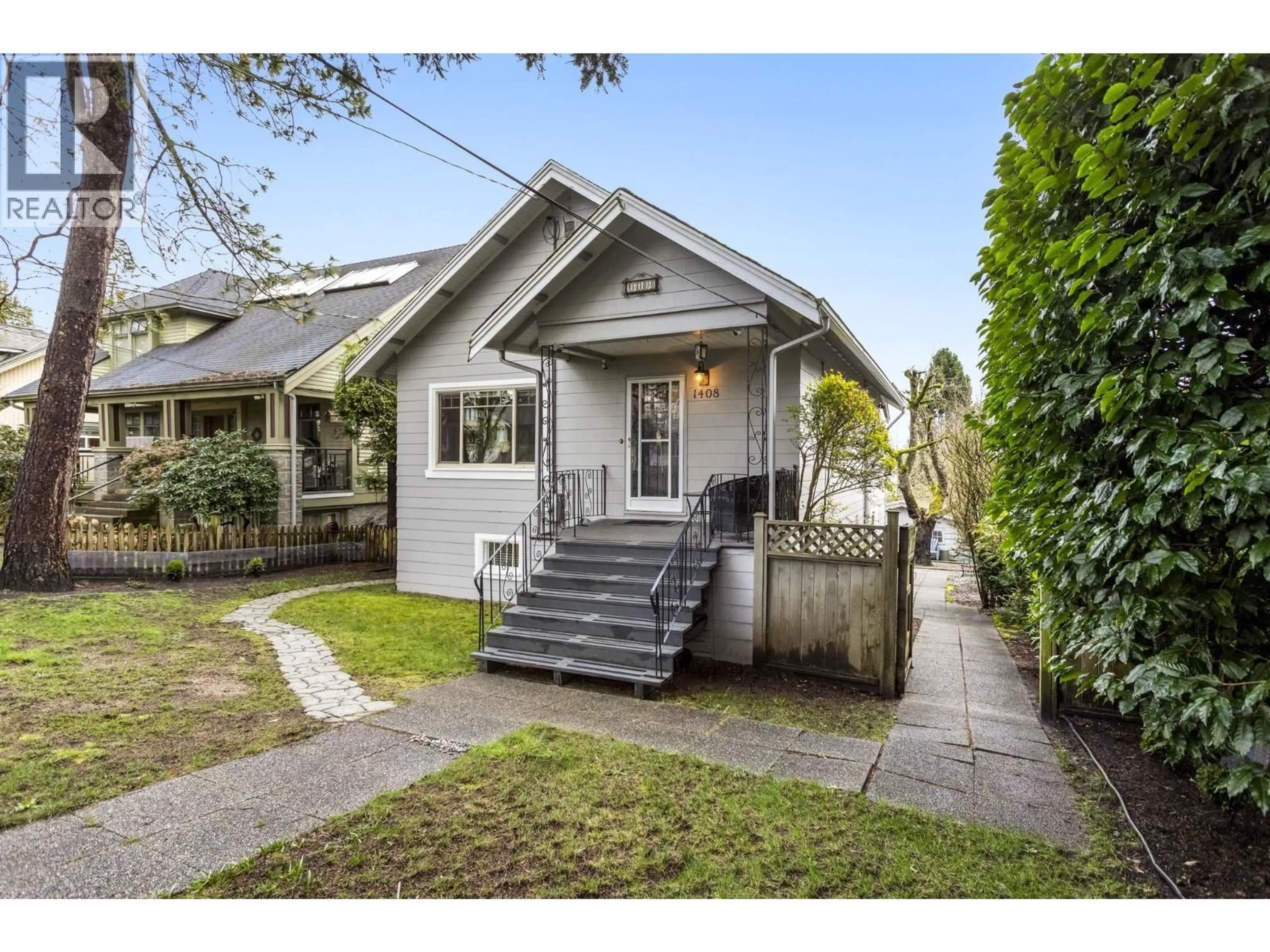 Home with vinyl exterior material, street for 1408 EDINBURGH STREET, New Westminster British Columbia V3M2W4