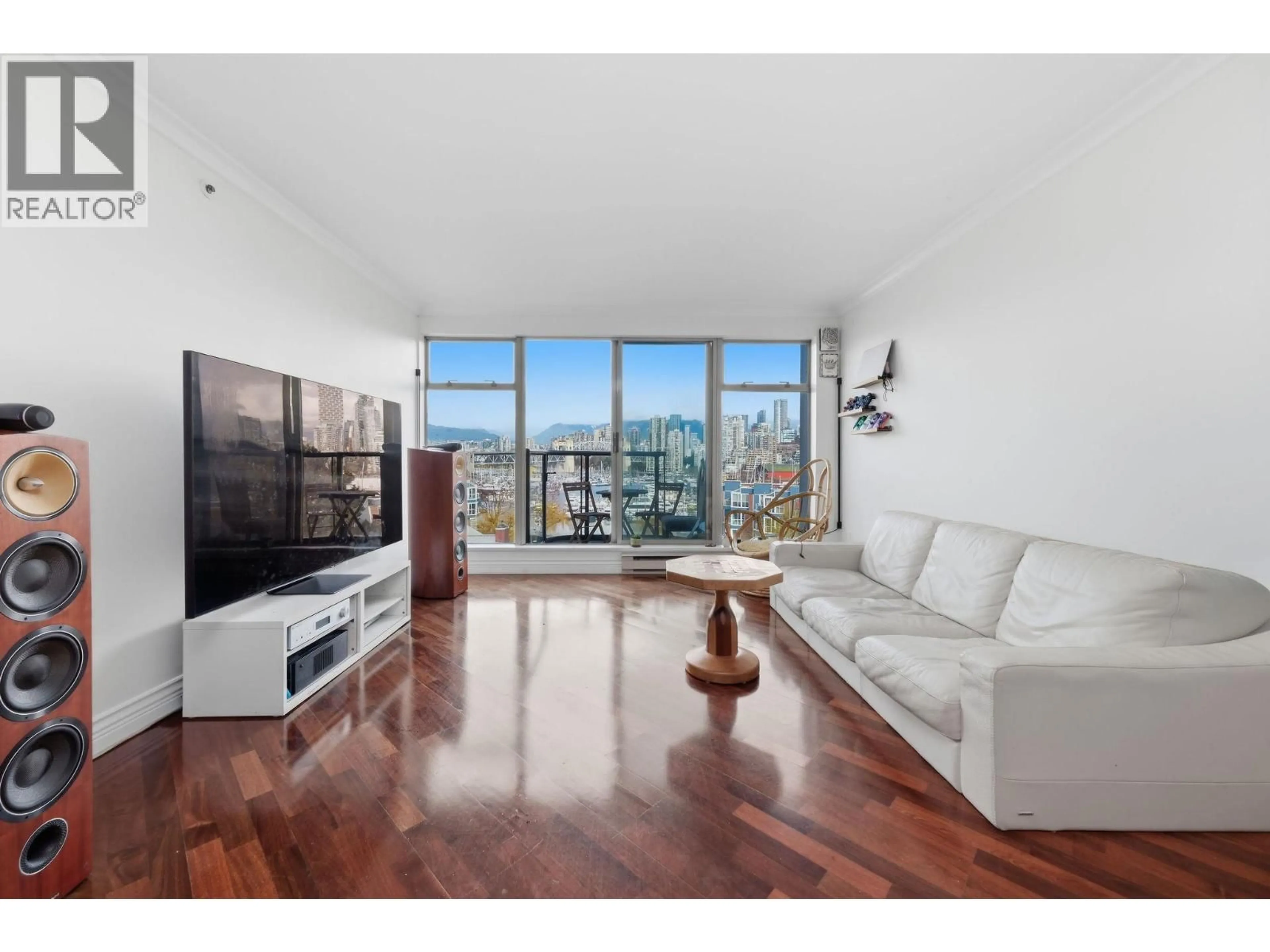 Living room with furniture, wood/laminate floor for 543 - 1515 2ND AVENUE, Vancouver British Columbia V6J5C5