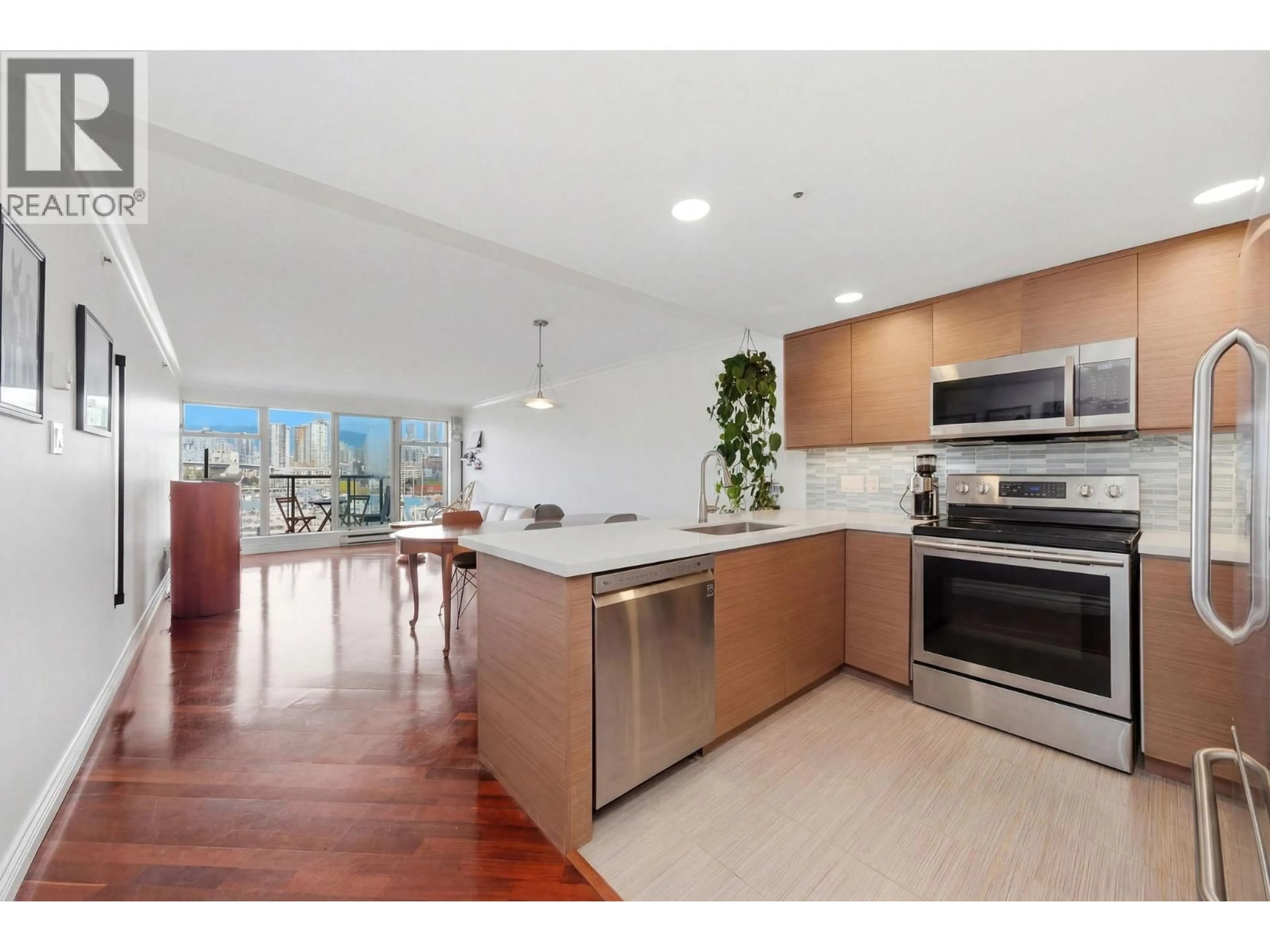 Open concept kitchen, unknown for 543 - 1515 2ND AVENUE, Vancouver British Columbia V6J5C5