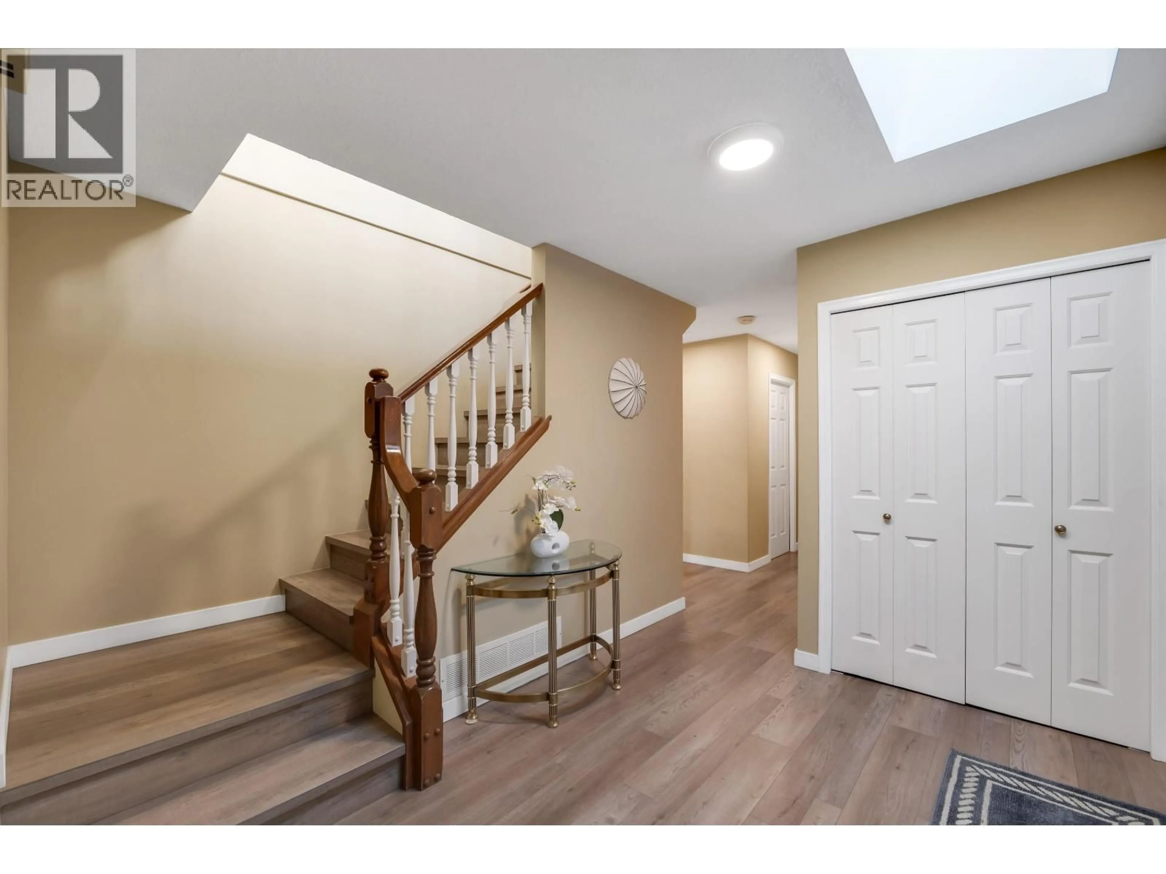 Indoor entryway for 5162 ALDERFEILD PLACE, West Vancouver British Columbia V7W2W7
