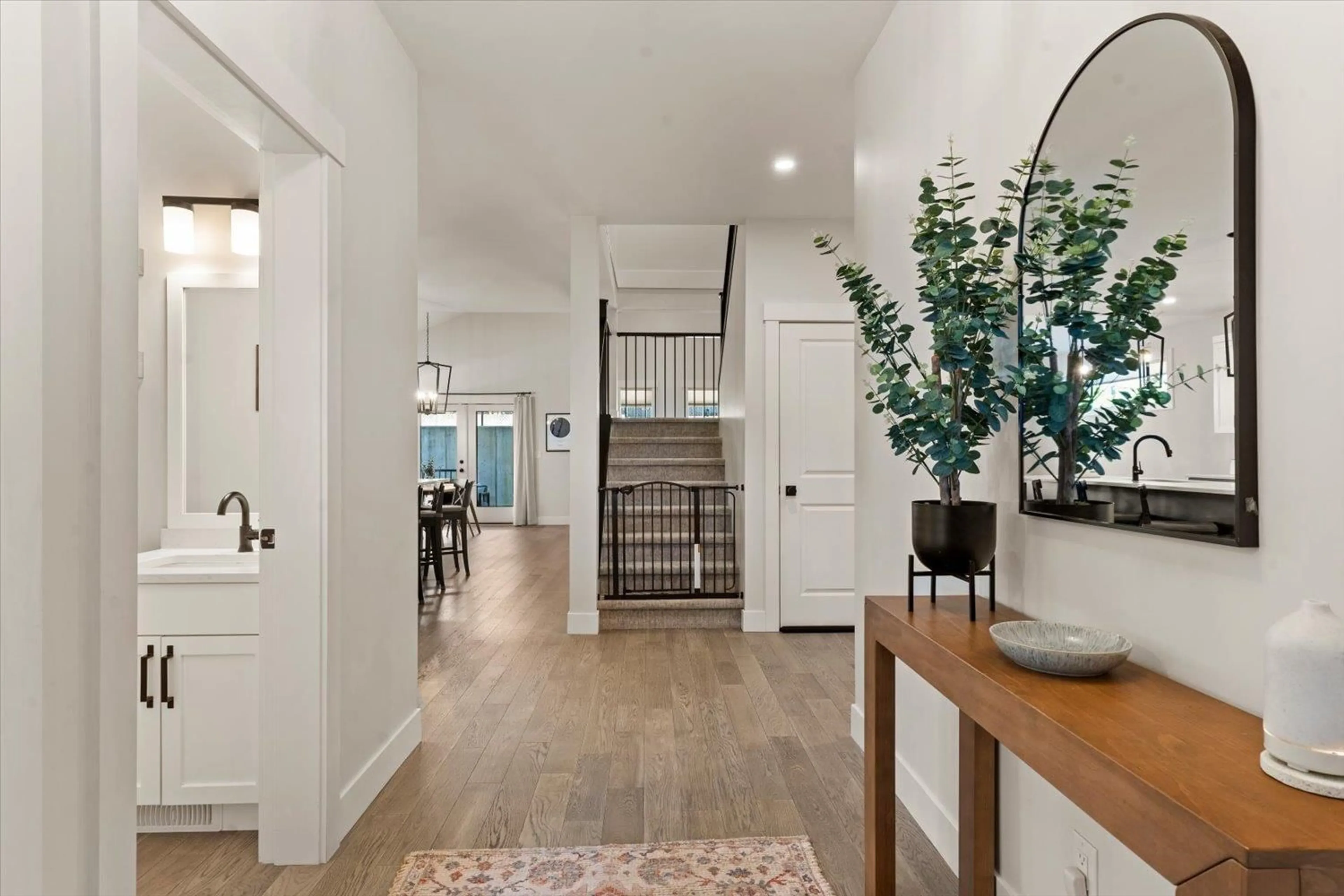 Indoor entryway for 50952 SOPHIE CRESCENT, Chilliwack British Columbia V4Z0C1