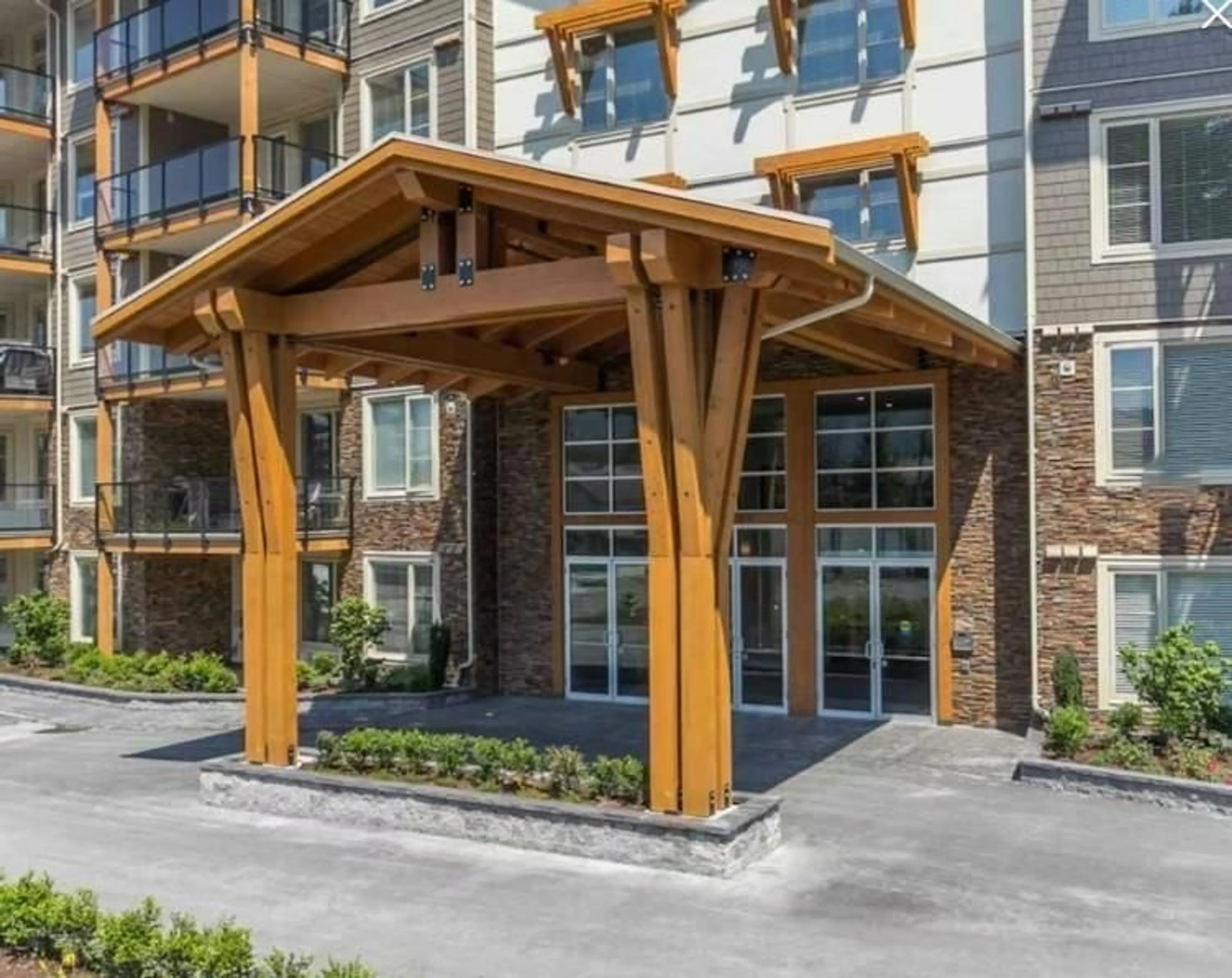 Indoor foyer for 203 - 45750 KEITH WILSON ROAD, Chilliwack British Columbia V2R0X3