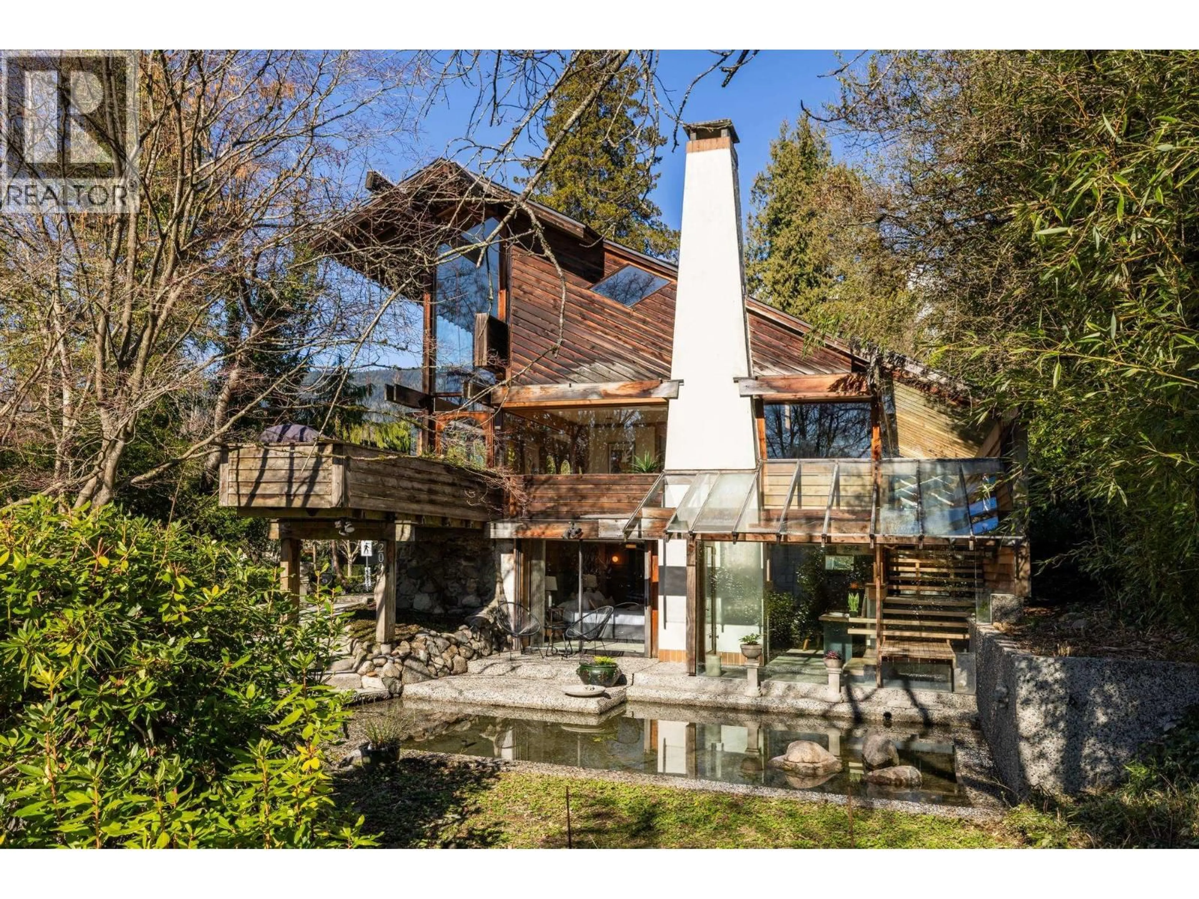 A pic from outside/outdoor area/front of a property/back of a property/a pic from drone, unknown for 2094 HAYWOOD AVENUE, West Vancouver British Columbia V7V1X1