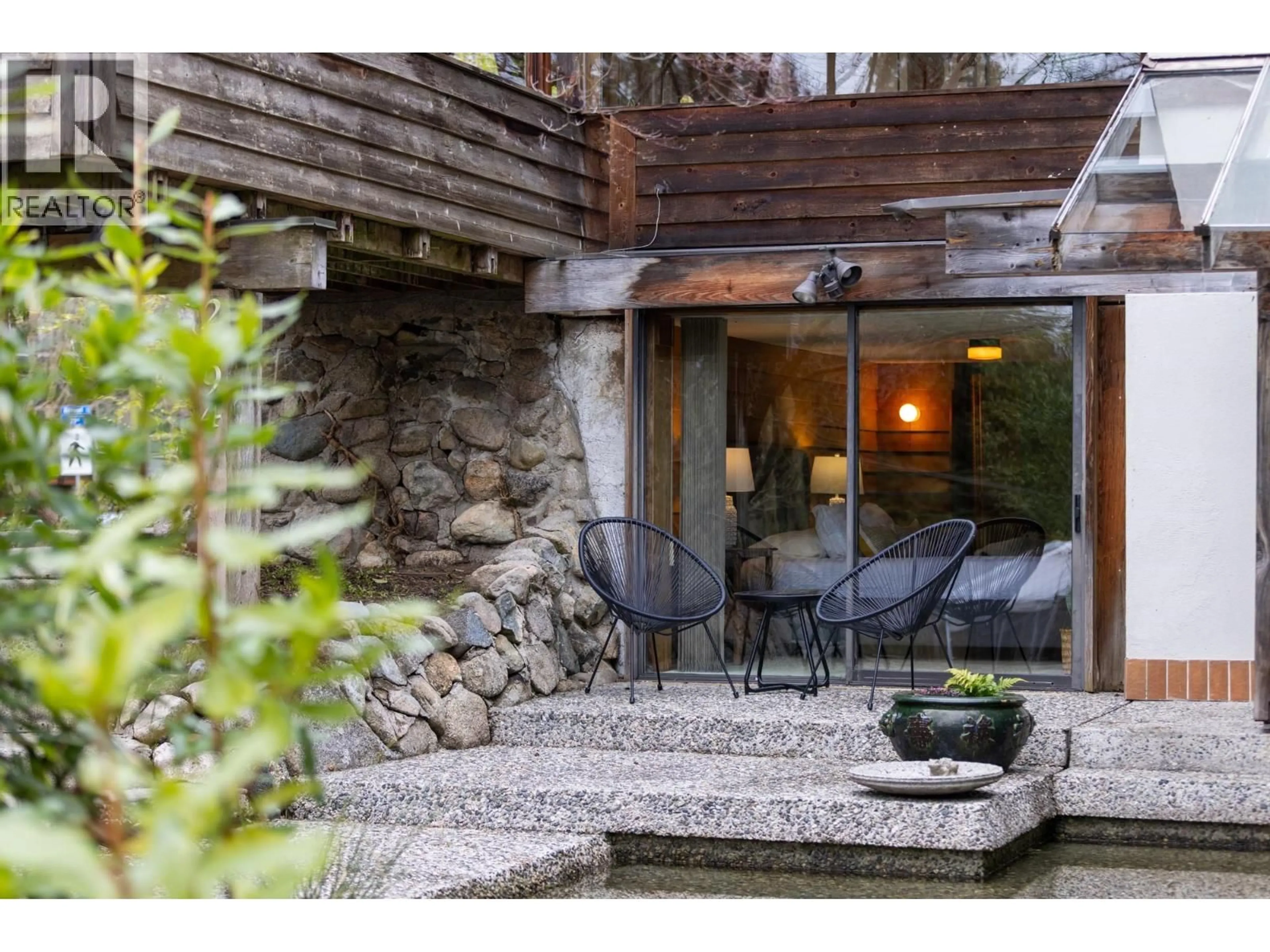 Patio, street for 2094 HAYWOOD AVENUE, West Vancouver British Columbia V7V1X1