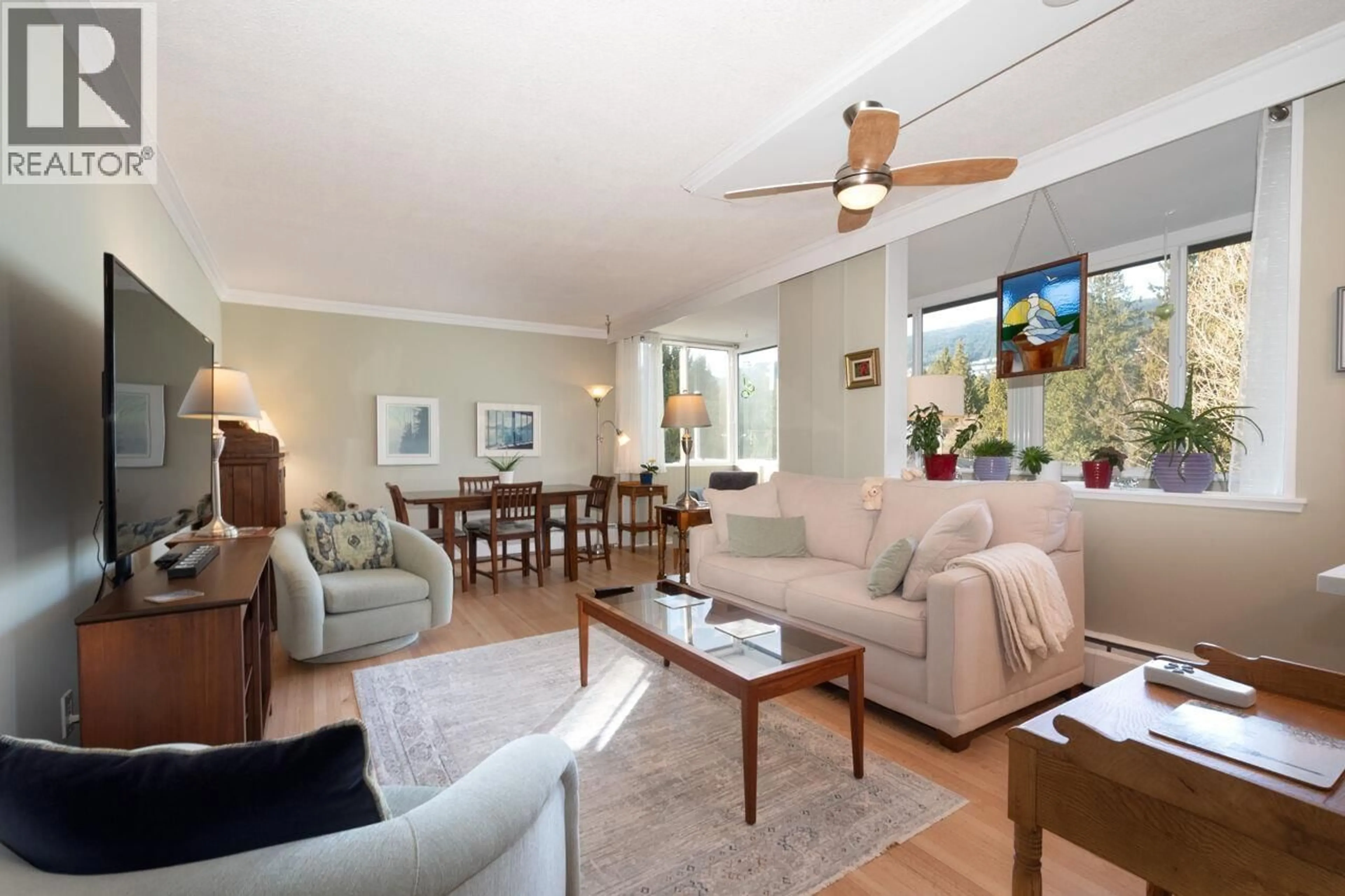 Living room with furniture, unknown for 505 - 1425 ESQUIMALT AVENUE, West Vancouver British Columbia V7T1L1