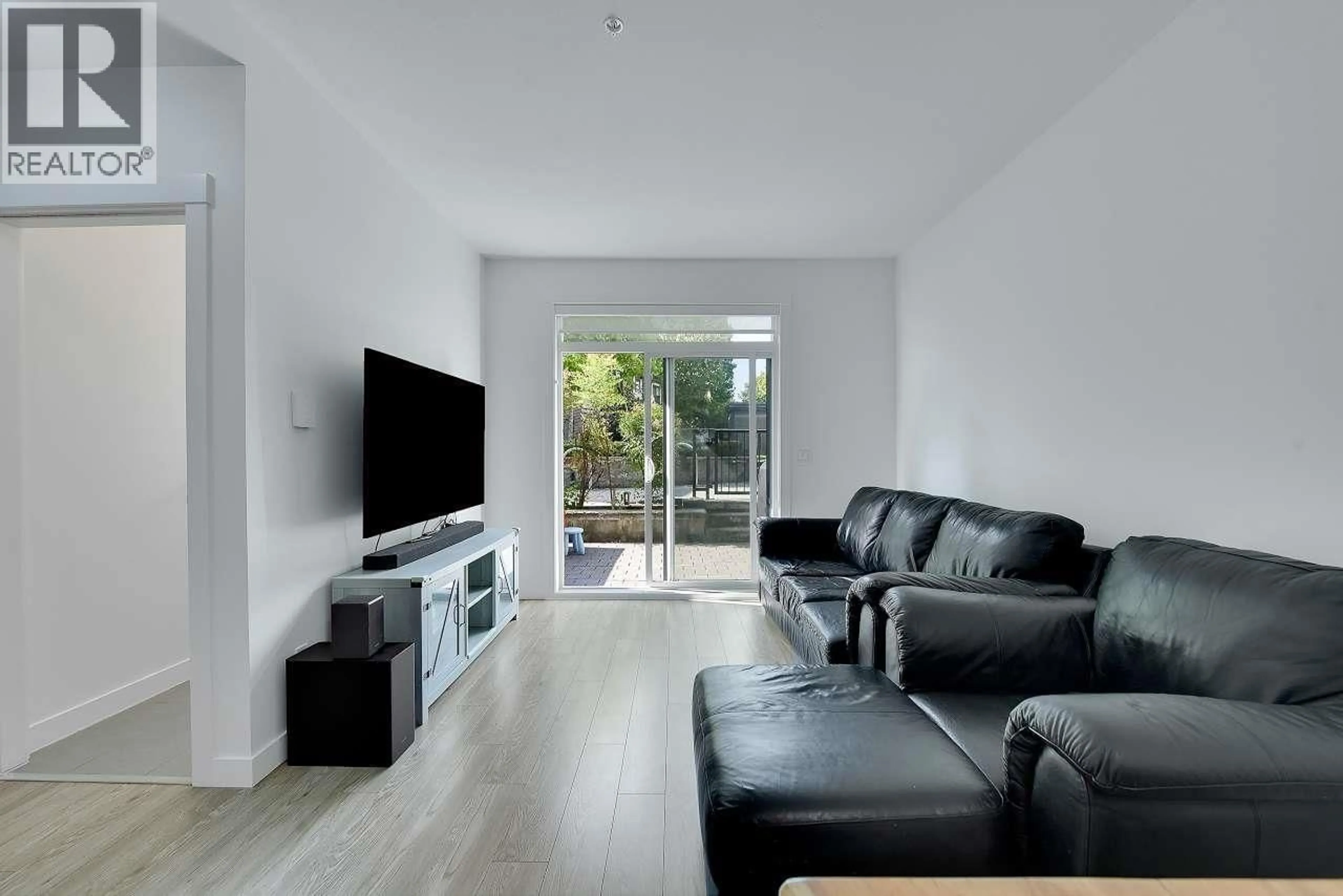 Living room with furniture, unknown for 6 - 7039 MACPHERSON AVENUE, Burnaby British Columbia V5J4N4