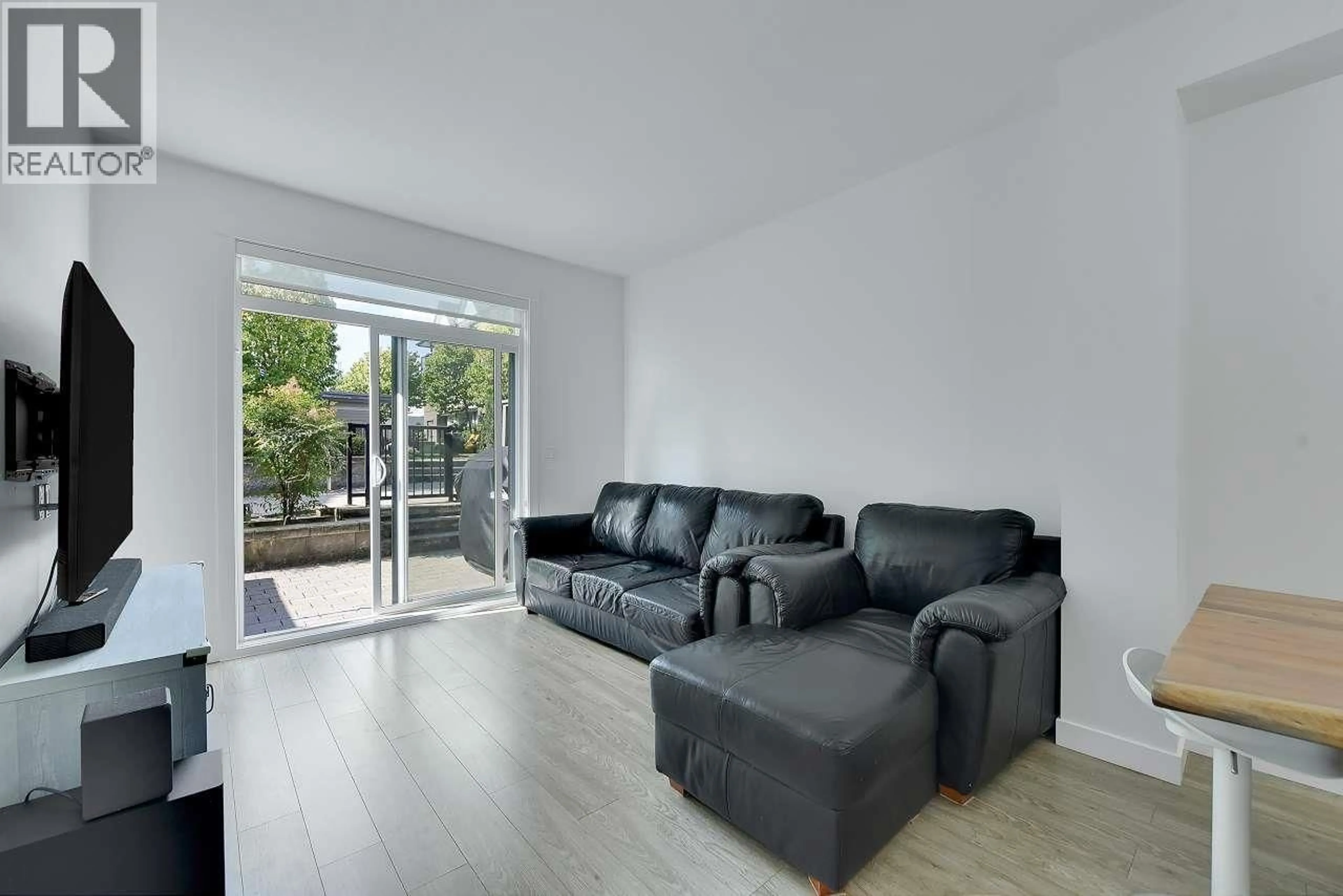 Living room with furniture, unknown for 6 - 7039 MACPHERSON AVENUE, Burnaby British Columbia V5J4N4