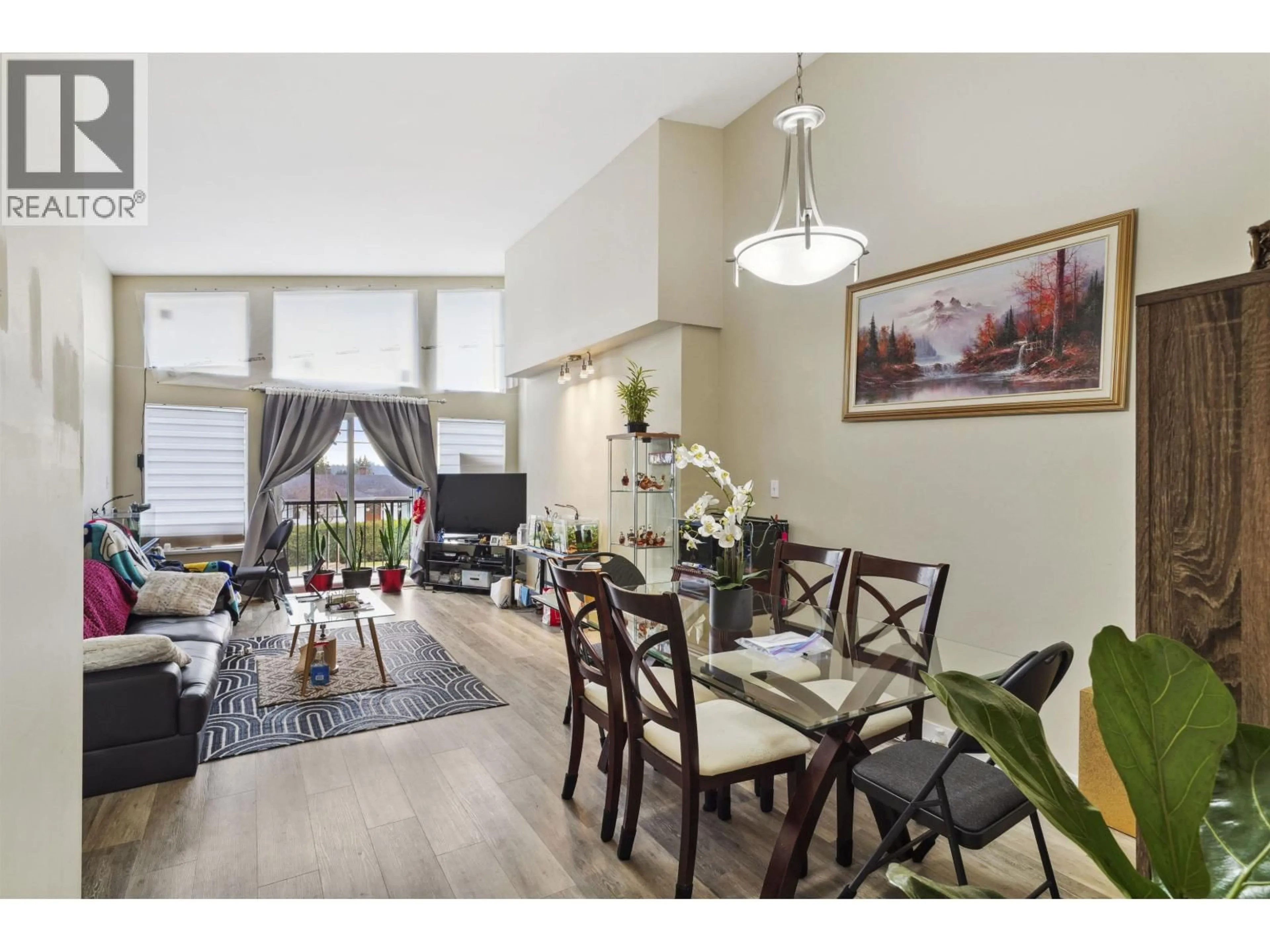 Dining room, wood/laminate floor for 7143 HALIFAX STREET, Burnaby British Columbia V5A1M1