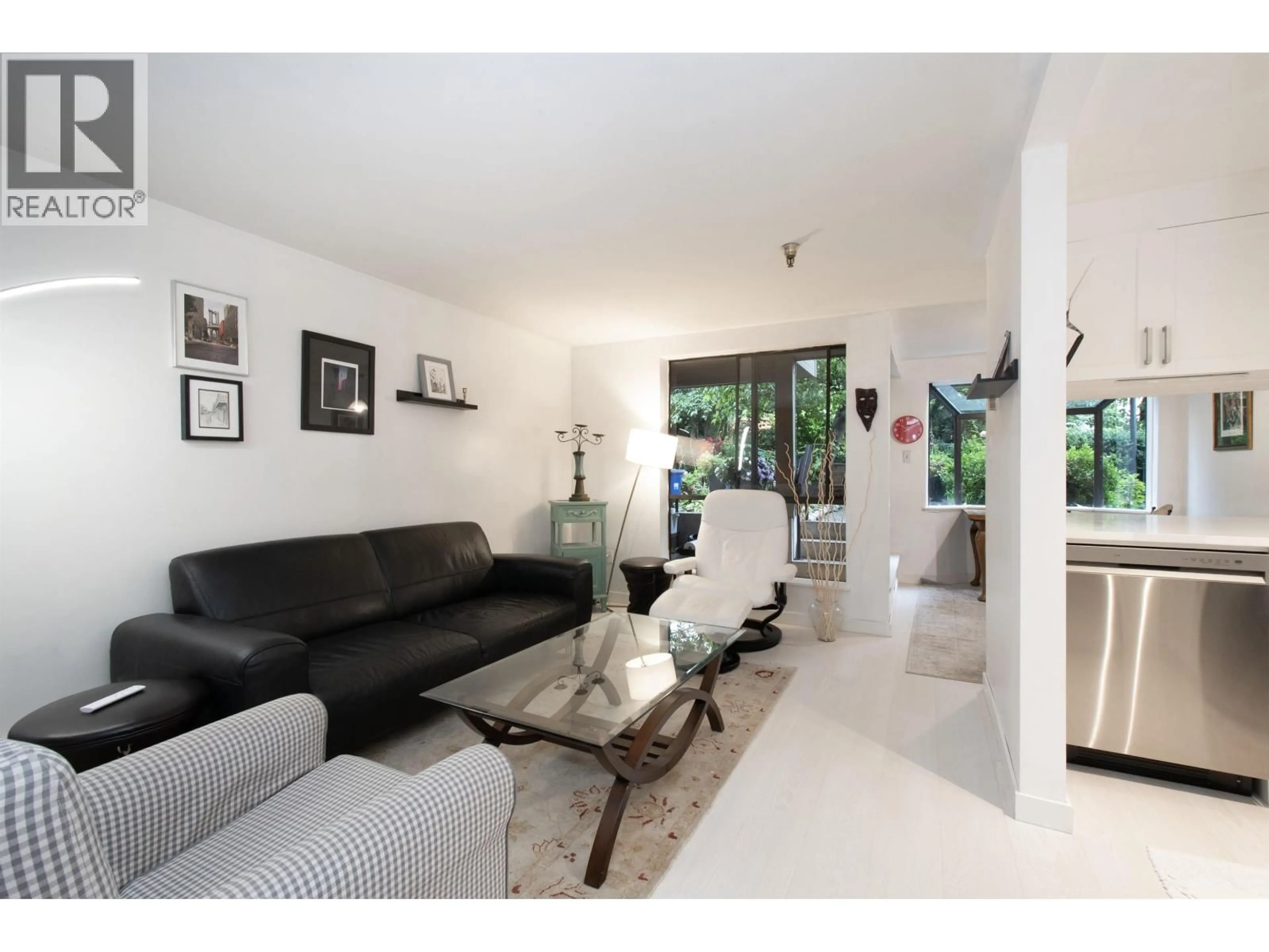 Living room with furniture, unknown for 118 - 1363 CLYDE AVENUE, West Vancouver British Columbia V7T2W9